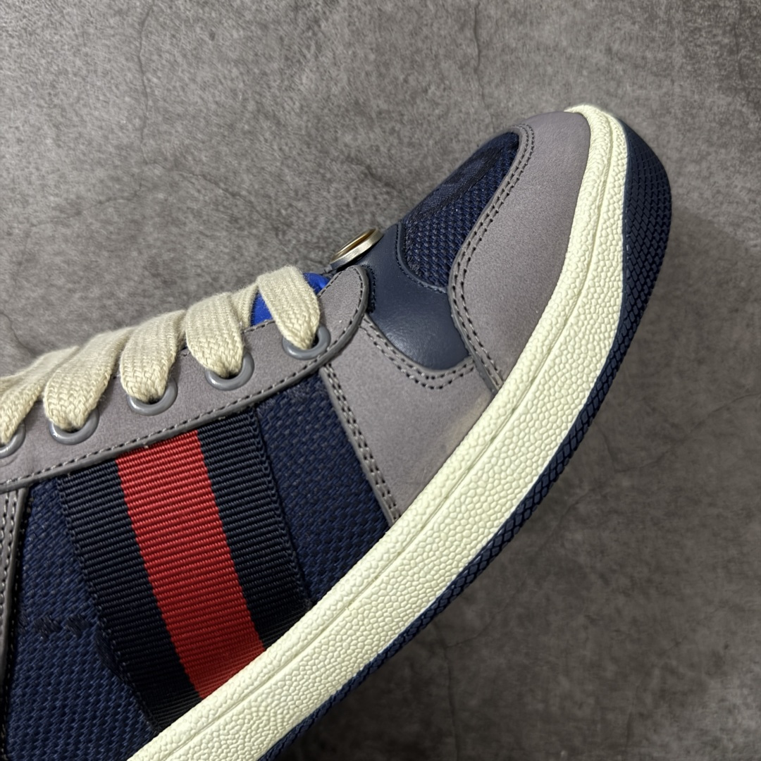 图片[6]-【YS纯原】广奢高端货 Gucci 古驰 Screener 运动休闲系列｜GG 珐琅扣 小脏鞋 ✦ Screener 经典复古做旧风格 ✦ 原版小脏工艺，还原穿旧质感 ✦ GG 珐琅扣色泽一致，细节克制高级 ✦ 原版对照开发，历时三个月打样 ✦ 多处细节升级，整体完成度高 ✦ 高端零售与海淘渠道同源品质 ✦ 鞋面采用意大利进口磨砂头层牛皮 ✦ 鞋舌、鞋带同步原版擦脏工艺 ✦ 后跟哑光丝印烫金字体 ✦ 原版逻辑私模大底 ✦ 无缝细空胶工艺，稳定耐穿 ✦ 日常高频上脚不娇气 ✦ 全套原版外盒及配件 ✦ 同源真丝绸防尘鞋套袋 ✦ 原装雪梨形超软沙绒纸团 尺码：35–45-选品中心