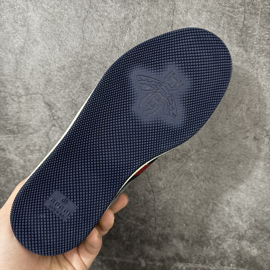 图片[9]-【YS纯原】广奢高端货 Gucci 古驰 Screener 运动休闲系列｜GG 珐琅扣 小脏鞋 ✦ Screener 经典复古做旧风格 ✦ 原版小脏工艺，还原穿旧质感 ✦ GG 珐琅扣色泽一致，细节克制高级 ✦ 原版对照开发，历时三个月打样 ✦ 多处细节升级，整体完成度高 ✦ 高端零售与海淘渠道同源品质 ✦ 鞋面采用意大利进口磨砂头层牛皮 ✦ 鞋舌、鞋带同步原版擦脏工艺 ✦ 后跟哑光丝印烫金字体 ✦ 原版逻辑私模大底 ✦ 无缝细空胶工艺，稳定耐穿 ✦ 日常高频上脚不娇气 ✦ 全套原版外盒及配件 ✦ 同源真丝绸防尘鞋套袋 ✦ 原装雪梨形超软沙绒纸团 尺码：35–45-选品中心