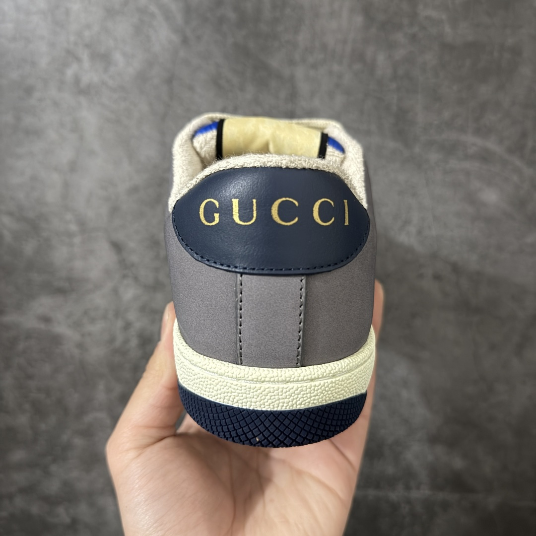 图片[4]-【YS纯原】广奢高端货 Gucci 古驰 Screener 运动休闲系列｜GG 珐琅扣 小脏鞋 ✦ Screener 经典复古做旧风格 ✦ 原版小脏工艺，还原穿旧质感 ✦ GG 珐琅扣色泽一致，细节克制高级 ✦ 原版对照开发，历时三个月打样 ✦ 多处细节升级，整体完成度高 ✦ 高端零售与海淘渠道同源品质 ✦ 鞋面采用意大利进口磨砂头层牛皮 ✦ 鞋舌、鞋带同步原版擦脏工艺 ✦ 后跟哑光丝印烫金字体 ✦ 原版逻辑私模大底 ✦ 无缝细空胶工艺，稳定耐穿 ✦ 日常高频上脚不娇气 ✦ 全套原版外盒及配件 ✦ 同源真丝绸防尘鞋套袋 ✦ 原装雪梨形超软沙绒纸团 尺码：35–45-选品中心