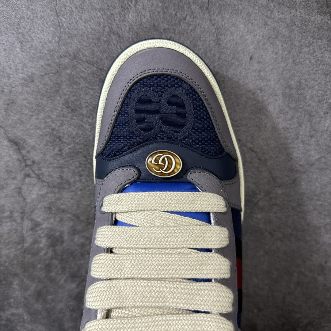 图片[5]-【YS纯原】广奢高端货 Gucci 古驰 Screener 运动休闲系列｜GG 珐琅扣 小脏鞋 ✦ Screener 经典复古做旧风格 ✦ 原版小脏工艺，还原穿旧质感 ✦ GG 珐琅扣色泽一致，细节克制高级 ✦ 原版对照开发，历时三个月打样 ✦ 多处细节升级，整体完成度高 ✦ 高端零售与海淘渠道同源品质 ✦ 鞋面采用意大利进口磨砂头层牛皮 ✦ 鞋舌、鞋带同步原版擦脏工艺 ✦ 后跟哑光丝印烫金字体 ✦ 原版逻辑私模大底 ✦ 无缝细空胶工艺，稳定耐穿 ✦ 日常高频上脚不娇气 ✦ 全套原版外盒及配件 ✦ 同源真丝绸防尘鞋套袋 ✦ 原装雪梨形超软沙绒纸团 尺码：35–45-选品中心