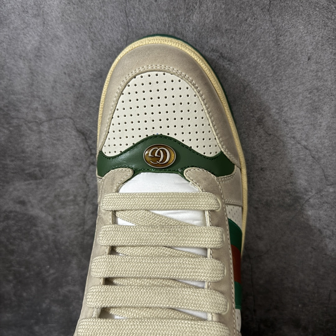 图片[5]-【YS纯原】广奢高端货 Gucci 古驰 Screener 运动休闲系列｜GG 珐琅扣 小脏鞋 ✦ Screener 经典复古做旧风格 ✦ 原版小脏工艺，还原穿旧质感 ✦ GG 珐琅扣色泽一致，细节克制高级 ✦ 原版对照开发，历时三个月打样 ✦ 多处细节升级，整体完成度高 ✦ 高端零售与海淘渠道同源品质 ✦ 鞋面采用意大利进口磨砂头层牛皮 ✦ 鞋舌、鞋带同步原版擦脏工艺 ✦ 后跟哑光丝印烫金字体 ✦ 原版逻辑私模大底 ✦ 无缝细空胶工艺，稳定耐穿 ✦ 日常高频上脚不娇气 ✦ 全套原版外盒及配件 ✦ 同源真丝绸防尘鞋套袋 ✦ 原装雪梨形超软沙绒纸团 尺码：35–45-选品中心