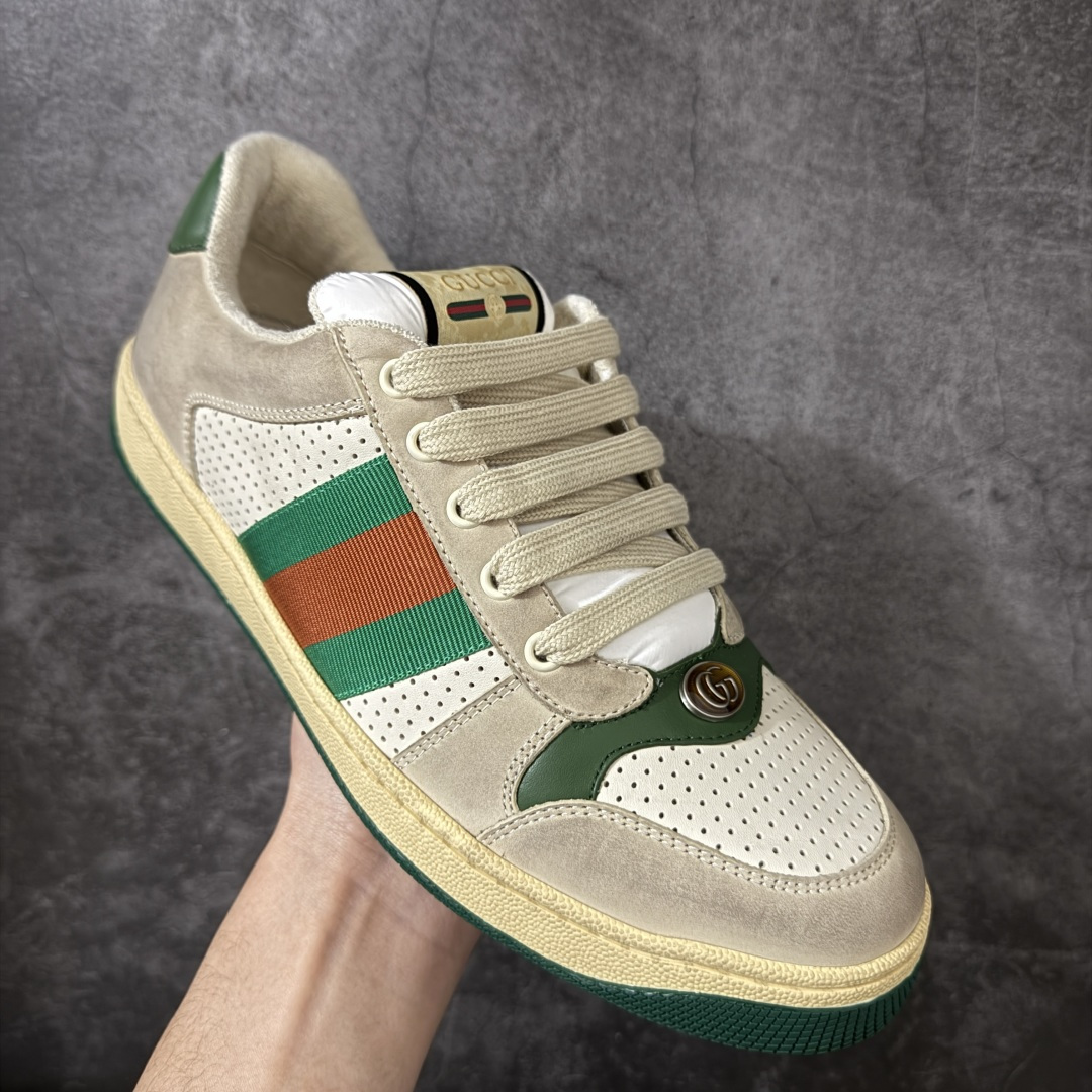 图片[3]-【YS纯原】广奢高端货 Gucci 古驰 Screener 运动休闲系列｜GG 珐琅扣 小脏鞋 ✦ Screener 经典复古做旧风格 ✦ 原版小脏工艺，还原穿旧质感 ✦ GG 珐琅扣色泽一致，细节克制高级 ✦ 原版对照开发，历时三个月打样 ✦ 多处细节升级，整体完成度高 ✦ 高端零售与海淘渠道同源品质 ✦ 鞋面采用意大利进口磨砂头层牛皮 ✦ 鞋舌、鞋带同步原版擦脏工艺 ✦ 后跟哑光丝印烫金字体 ✦ 原版逻辑私模大底 ✦ 无缝细空胶工艺，稳定耐穿 ✦ 日常高频上脚不娇气 ✦ 全套原版外盒及配件 ✦ 同源真丝绸防尘鞋套袋 ✦ 原装雪梨形超软沙绒纸团 尺码：35–45-选品中心