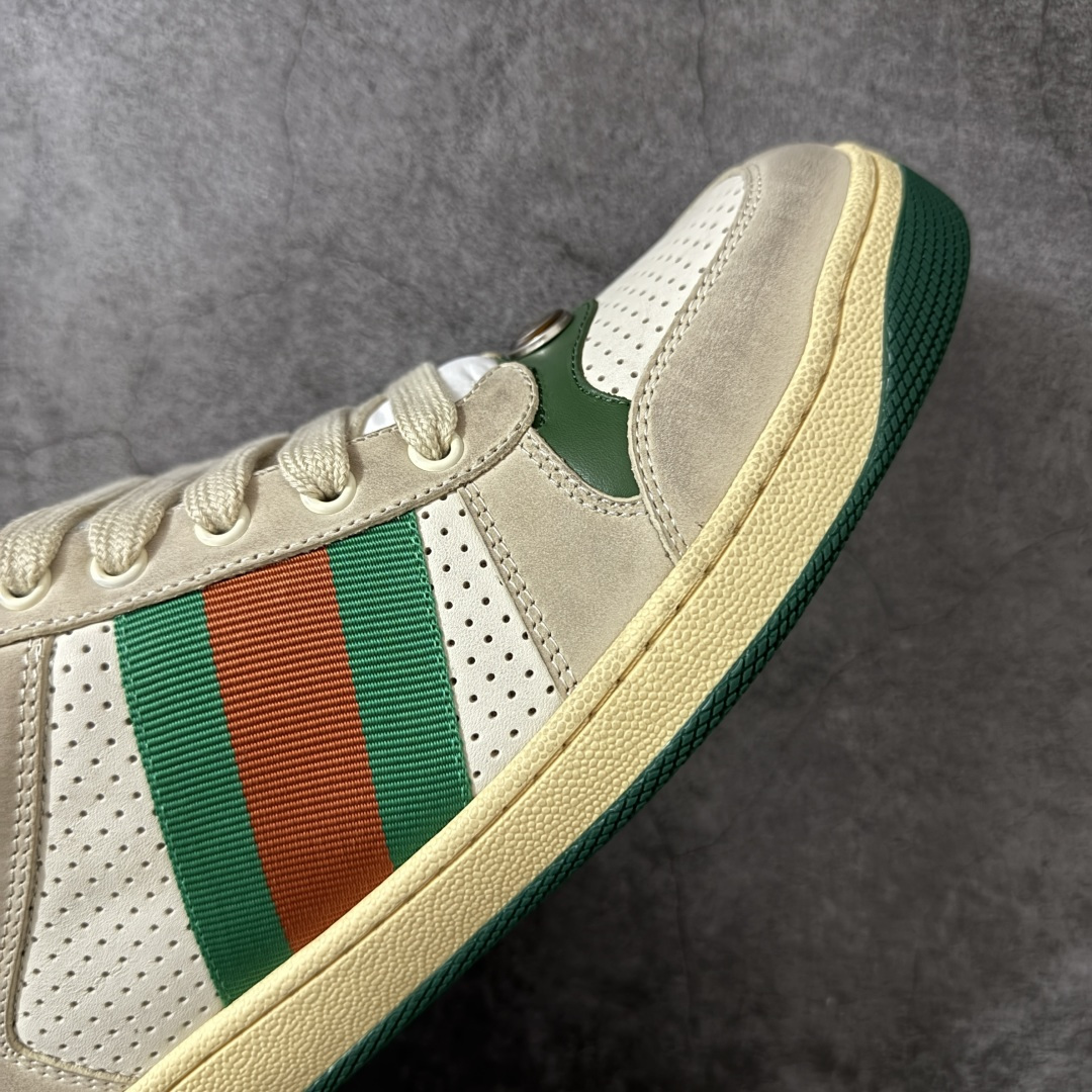 图片[6]-【YS纯原】广奢高端货 Gucci 古驰 Screener 运动休闲系列｜GG 珐琅扣 小脏鞋 ✦ Screener 经典复古做旧风格 ✦ 原版小脏工艺，还原穿旧质感 ✦ GG 珐琅扣色泽一致，细节克制高级 ✦ 原版对照开发，历时三个月打样 ✦ 多处细节升级，整体完成度高 ✦ 高端零售与海淘渠道同源品质 ✦ 鞋面采用意大利进口磨砂头层牛皮 ✦ 鞋舌、鞋带同步原版擦脏工艺 ✦ 后跟哑光丝印烫金字体 ✦ 原版逻辑私模大底 ✦ 无缝细空胶工艺，稳定耐穿 ✦ 日常高频上脚不娇气 ✦ 全套原版外盒及配件 ✦ 同源真丝绸防尘鞋套袋 ✦ 原装雪梨形超软沙绒纸团 尺码：35–45-选品中心