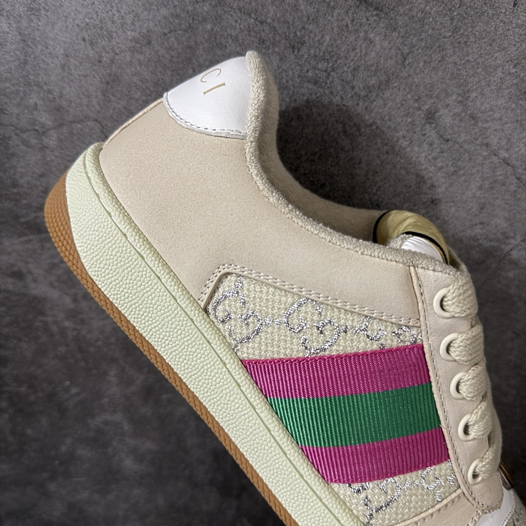 图片[7]-【YS纯原】广奢高端货 Gucci 古驰 Screener 运动休闲系列｜GG 珐琅扣 小脏鞋 ✦ Screener 经典复古做旧风格 ✦ 原版小脏工艺，还原穿旧质感 ✦ GG 珐琅扣色泽一致，细节克制高级 ✦ 原版对照开发，历时三个月打样 ✦ 多处细节升级，整体完成度高 ✦ 高端零售与海淘渠道同源品质 ✦ 鞋面采用意大利进口磨砂头层牛皮 ✦ 鞋舌、鞋带同步原版擦脏工艺 ✦ 后跟哑光丝印烫金字体 ✦ 原版逻辑私模大底 ✦ 无缝细空胶工艺，稳定耐穿 ✦ 日常高频上脚不娇气 ✦ 全套原版外盒及配件 ✦ 同源真丝绸防尘鞋套袋 ✦ 原装雪梨形超软沙绒纸团 尺码：35–40-选品中心