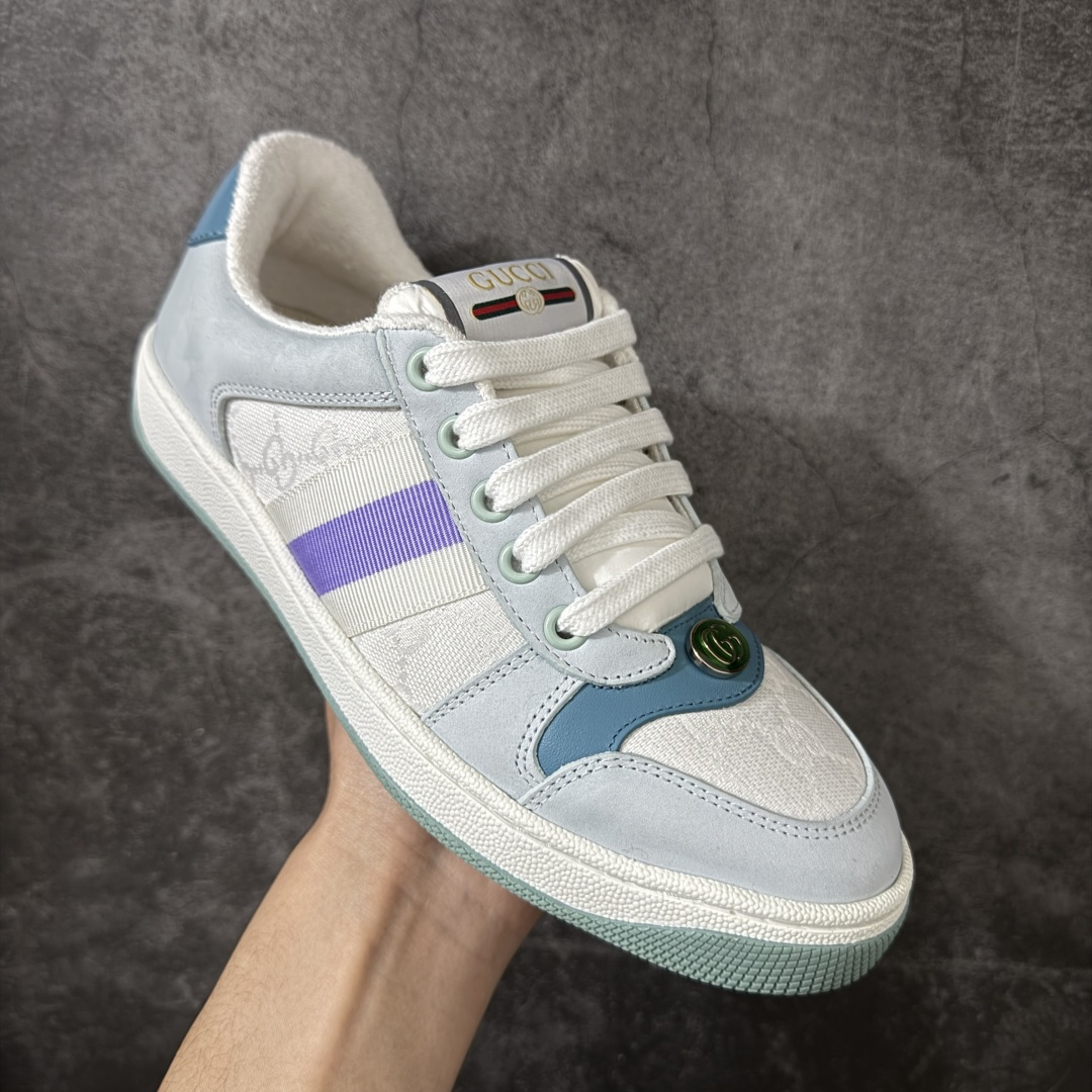 图片[3]-【YS纯原】广奢高端货 Gucci 古驰 Screener 运动休闲系列｜GG 珐琅扣 小脏鞋 ✦ Screener 经典复古做旧风格 ✦ 原版小脏工艺，还原穿旧质感 ✦ GG 珐琅扣色泽一致，细节克制高级 ✦ 原版对照开发，历时三个月打样 ✦ 多处细节升级，整体完成度高 ✦ 高端零售与海淘渠道同源品质 ✦ 鞋面采用意大利进口磨砂头层牛皮 ✦ 鞋舌、鞋带同步原版擦脏工艺 ✦ 后跟哑光丝印烫金字体 ✦ 原版逻辑私模大底 ✦ 无缝细空胶工艺，稳定耐穿 ✦ 日常高频上脚不娇气 ✦ 全套原版外盒及配件 ✦ 同源真丝绸防尘鞋套袋 ✦ 原装雪梨形超软沙绒纸团 尺码：35–45-选品中心