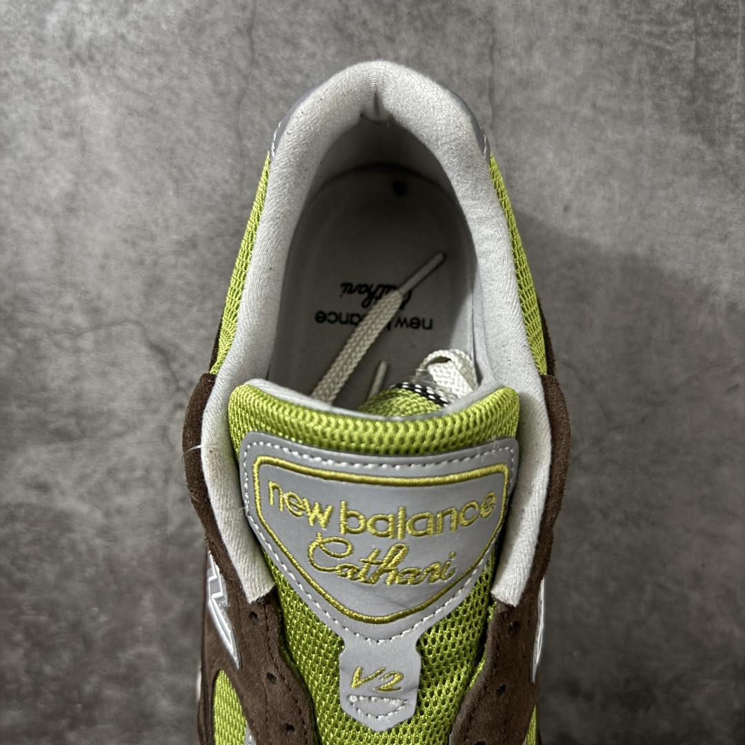 图片[8]-【总裁版本】Kith x New Balance NB991 踪绿 U991CK2 独家私模 NB天花板系列 原鞋购入开发 采购原厂皮料 正确3M反光细节 原楦原纸版开发 正确6层组合底模精密开发 后跟透明TPU水晶装饰条稳固 沿用了引以为傲的跑鞋手工技艺 采用猪皮绒面并包裹局部透气网面的鞋身设计 菱网鞋舌上刻有New Balance USA 鞋面依旧&身着经典的大热之灰 彰显了其高端的品质身份 尺码：36 37 37.5 38 38.5 39 40 40.5 41.5 42 42.5 43 44 45 46.5-选品中心