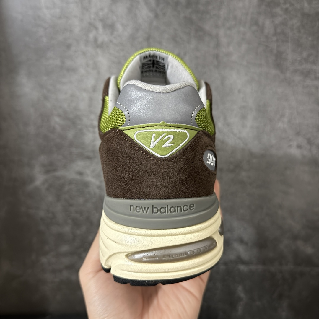 图片[4]-【总裁版本】Kith x New Balance NB991 踪绿 U991CK2 独家私模 NB天花板系列 原鞋购入开发 采购原厂皮料 正确3M反光细节 原楦原纸版开发 正确6层组合底模精密开发 后跟透明TPU水晶装饰条稳固 沿用了引以为傲的跑鞋手工技艺 采用猪皮绒面并包裹局部透气网面的鞋身设计 菱网鞋舌上刻有New Balance USA 鞋面依旧&身着经典的大热之灰 彰显了其高端的品质身份 尺码：36 37 37.5 38 38.5 39 40 40.5 41.5 42 42.5 43 44 45 46.5-选品中心