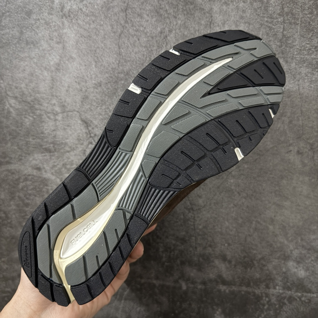 图片[9]-【总裁版本】Kith x New Balance NB991 踪绿 U991CK2 独家私模 NB天花板系列 原鞋购入开发 采购原厂皮料 正确3M反光细节 原楦原纸版开发 正确6层组合底模精密开发 后跟透明TPU水晶装饰条稳固 沿用了引以为傲的跑鞋手工技艺 采用猪皮绒面并包裹局部透气网面的鞋身设计 菱网鞋舌上刻有New Balance USA 鞋面依旧&身着经典的大热之灰 彰显了其高端的品质身份 尺码：36 37 37.5 38 38.5 39 40 40.5 41.5 42 42.5 43 44 45 46.5-选品中心