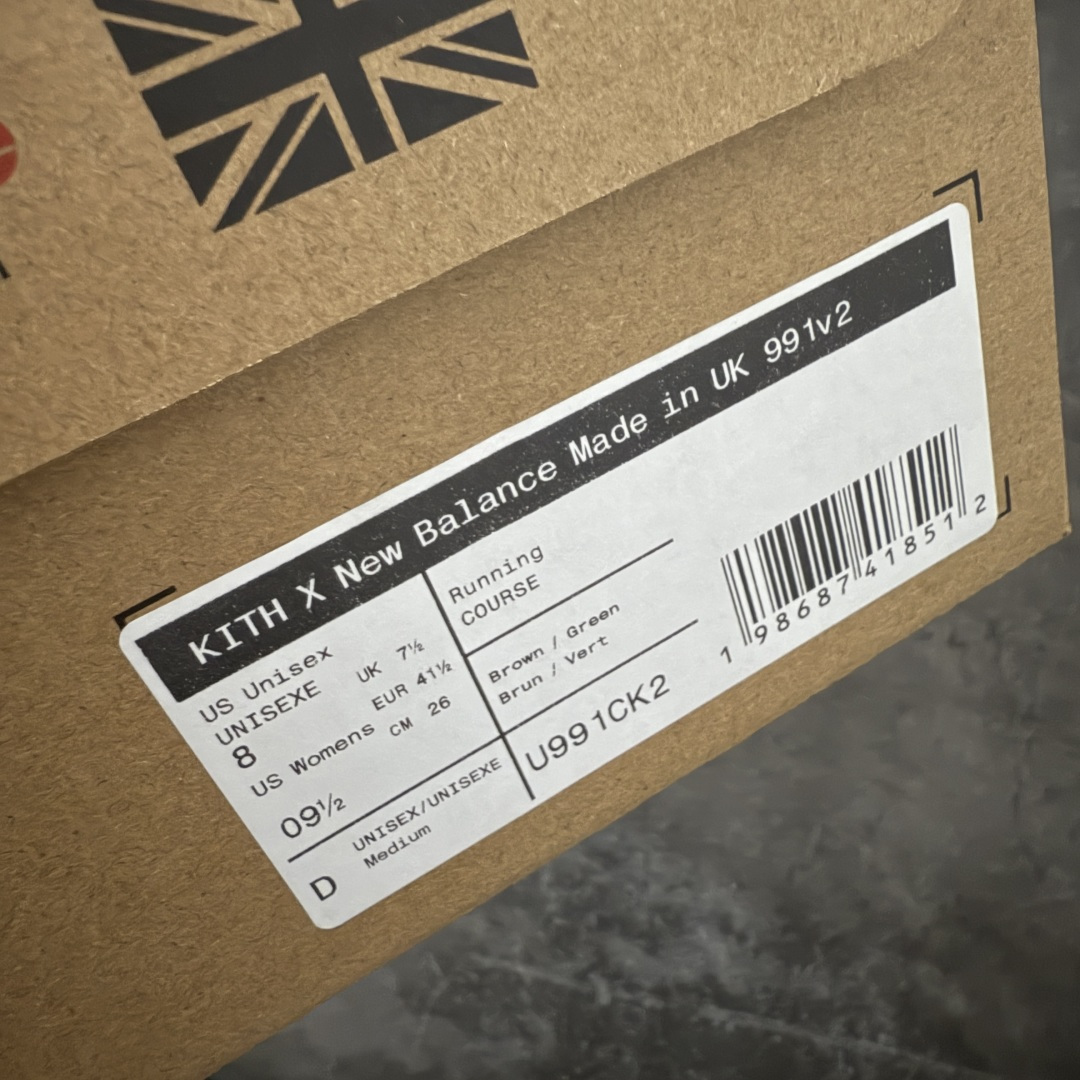 图片[10]-【总裁版本】Kith x New Balance NB991 踪绿 U991CK2 独家私模 NB天花板系列 原鞋购入开发 采购原厂皮料 正确3M反光细节 原楦原纸版开发 正确6层组合底模精密开发 后跟透明TPU水晶装饰条稳固 沿用了引以为傲的跑鞋手工技艺 采用猪皮绒面并包裹局部透气网面的鞋身设计 菱网鞋舌上刻有New Balance USA 鞋面依旧&身着经典的大热之灰 彰显了其高端的品质身份 尺码：36 37 37.5 38 38.5 39 40 40.5 41.5 42 42.5 43 44 45 46.5-选品中心