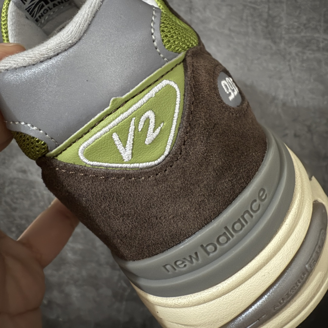 图片[2]-【总裁版本】Kith x New Balance NB991 踪绿 U991CK2 独家私模 NB天花板系列 原鞋购入开发 采购原厂皮料 正确3M反光细节 原楦原纸版开发 正确6层组合底模精密开发 后跟透明TPU水晶装饰条稳固 沿用了引以为傲的跑鞋手工技艺 采用猪皮绒面并包裹局部透气网面的鞋身设计 菱网鞋舌上刻有New Balance USA 鞋面依旧&身着经典的大热之灰 彰显了其高端的品质身份 尺码：36 37 37.5 38 38.5 39 40 40.5 41.5 42 42.5 43 44 45 46.5-选品中心
