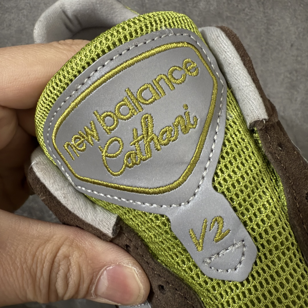 图片[6]-【总裁版本】Kith x New Balance NB991 踪绿 U991CK2 独家私模 NB天花板系列 原鞋购入开发 采购原厂皮料 正确3M反光细节 原楦原纸版开发 正确6层组合底模精密开发 后跟透明TPU水晶装饰条稳固 沿用了引以为傲的跑鞋手工技艺 采用猪皮绒面并包裹局部透气网面的鞋身设计 菱网鞋舌上刻有New Balance USA 鞋面依旧&身着经典的大热之灰 彰显了其高端的品质身份 尺码：36 37 37.5 38 38.5 39 40 40.5 41.5 42 42.5 43 44 45 46.5-选品中心