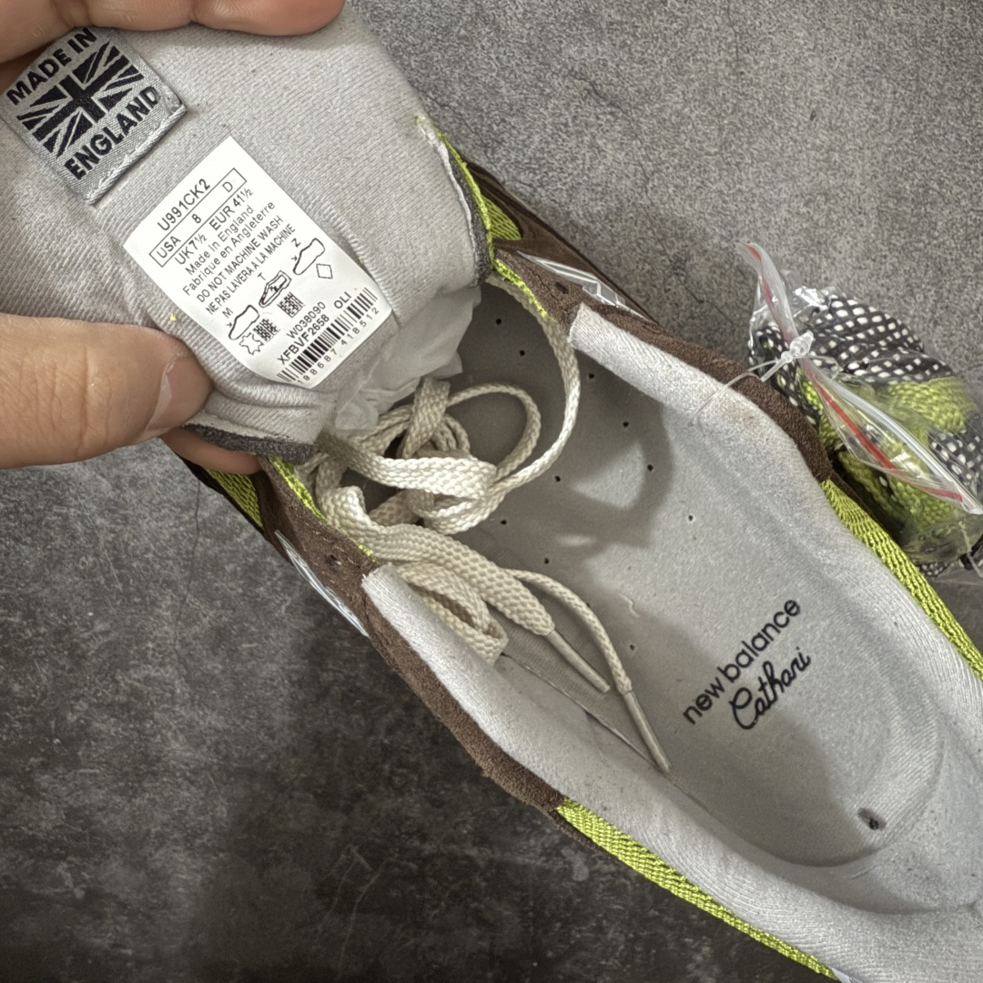 图片[7]-【总裁版本】Kith x New Balance NB991 踪绿 U991CK2 独家私模 NB天花板系列 原鞋购入开发 采购原厂皮料 正确3M反光细节 原楦原纸版开发 正确6层组合底模精密开发 后跟透明TPU水晶装饰条稳固 沿用了引以为傲的跑鞋手工技艺 采用猪皮绒面并包裹局部透气网面的鞋身设计 菱网鞋舌上刻有New Balance USA 鞋面依旧&身着经典的大热之灰 彰显了其高端的品质身份 尺码：36 37 37.5 38 38.5 39 40 40.5 41.5 42 42.5 43 44 45 46.5-选品中心