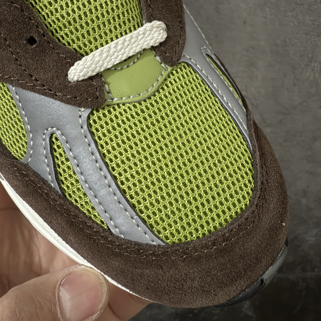 图片[5]-【总裁版本】Kith x New Balance NB991 踪绿 U991CK2 独家私模 NB天花板系列 原鞋购入开发 采购原厂皮料 正确3M反光细节 原楦原纸版开发 正确6层组合底模精密开发 后跟透明TPU水晶装饰条稳固 沿用了引以为傲的跑鞋手工技艺 采用猪皮绒面并包裹局部透气网面的鞋身设计 菱网鞋舌上刻有New Balance USA 鞋面依旧&身着经典的大热之灰 彰显了其高端的品质身份 尺码：36 37 37.5 38 38.5 39 40 40.5 41.5 42 42.5 43 44 45 46.5-选品中心