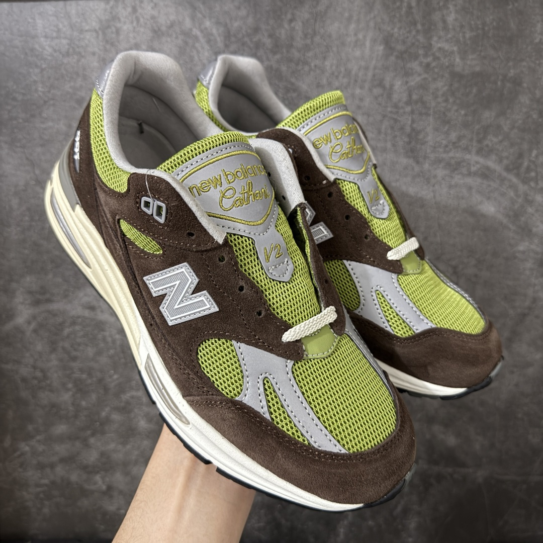 【总裁版本】Kith x New Balance NB991 踪绿 U991CK2 独家私模 NB天花板系列 原鞋购入开发 采购原厂皮料 正确3M反光细节 原楦原纸版开发 正确6层组合底模精密开发 后跟透明TPU水晶装饰条稳固 沿用了引以为傲的跑鞋手工技艺 采用猪皮绒面并包裹局部透气网面的鞋身设计 菱网鞋舌上刻有New Balance USA 鞋面依旧&身着经典的大热之灰 彰显了其高端的品质身份 尺码：36 37 37.5 38 38.5 39 40 40.5 41.5 42 42.5 43 44 45 46.5-选品中心