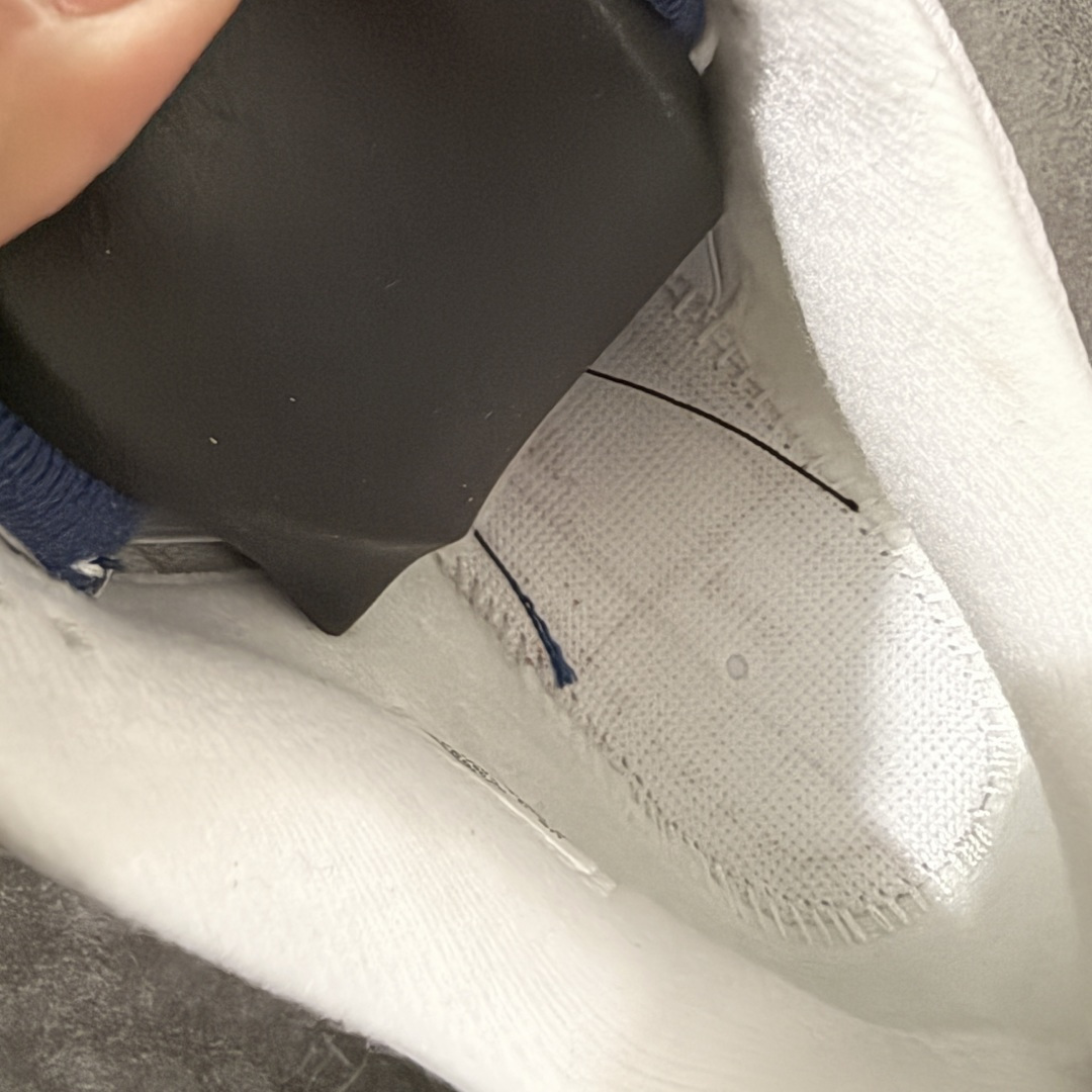 图片[9]-【H11纯原】Air Jordan AJ4 Retro 午夜蓝 DH6927-140 尺码：35.5 36 36.5 37.5 38 38.5 39 40 40.5 41 42 42.5 43 44 45 46 47.5 48.5 #纯原外贸平台特供订单 #全套原纸板楦头开发 #原厂特供材料配套加持 #确保原汁原味 完美呈现版型 #原档数据独家私模大底 #男女鞋同步官方开发至47.5 #原装进口轻量化鞋垫 #进口港宝加持 后跟自然饱满 还原公司包裹性 #鞋面采用原装数据贴合技术 #全方位贴合包裹脚型 #鞋跟部鞋底牵引设计 #提供强大的抓地性能 #更适应不同实战场地路面-选品中心