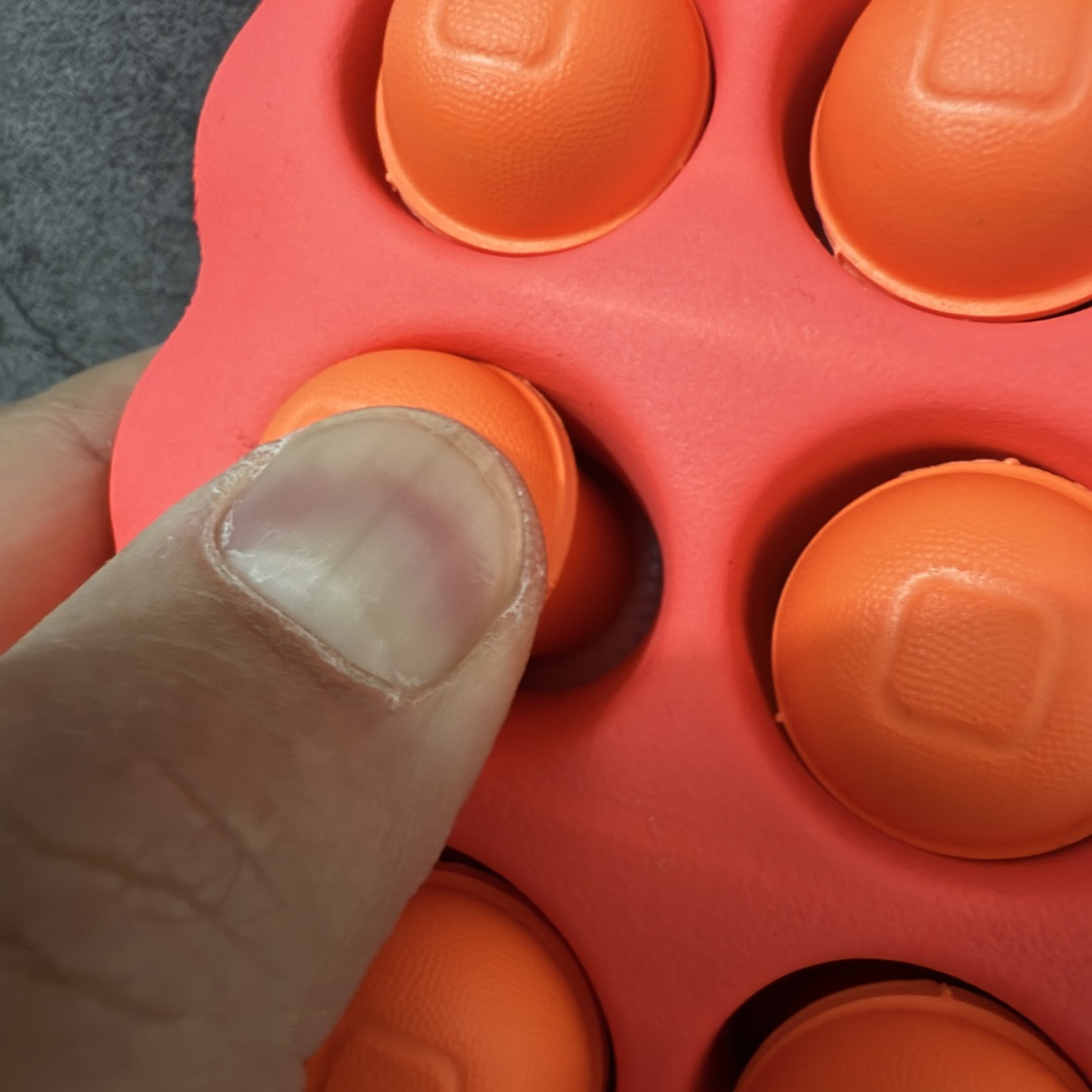 图片[8]-【PK纯原】NK Mind 001 Sail 黑科技足底按摩舒适贴合训练鞋 红色HQ4307-600 顶级版本 正确细节 1：1标配组合底 MD软底 渐变雾面大底 超高清洁度 按摩功能效果同步原版 区别市场通货 Mind 001 从神经科学中汲取灵感，打造出一款不仅外观独特，更能为穿着者带来别样感知体验的球鞋，此次新作将继续延续此核心方向。历时十年打磨的 Mind 系列，承载着 Nike 对未来鞋款的愿景呈现。系列中的每双鞋，外底均由 22 个独立泡沫结节构成，旨在模拟赤足般的体验。这些结节N通过与足底感官感受器的相互作用，从而促进人体的自然步态。 尺码：36-47.5=36 37.5 38.5 40 41 42.5 44 45 46 47.5 和官网一样偏小一码-选品中心