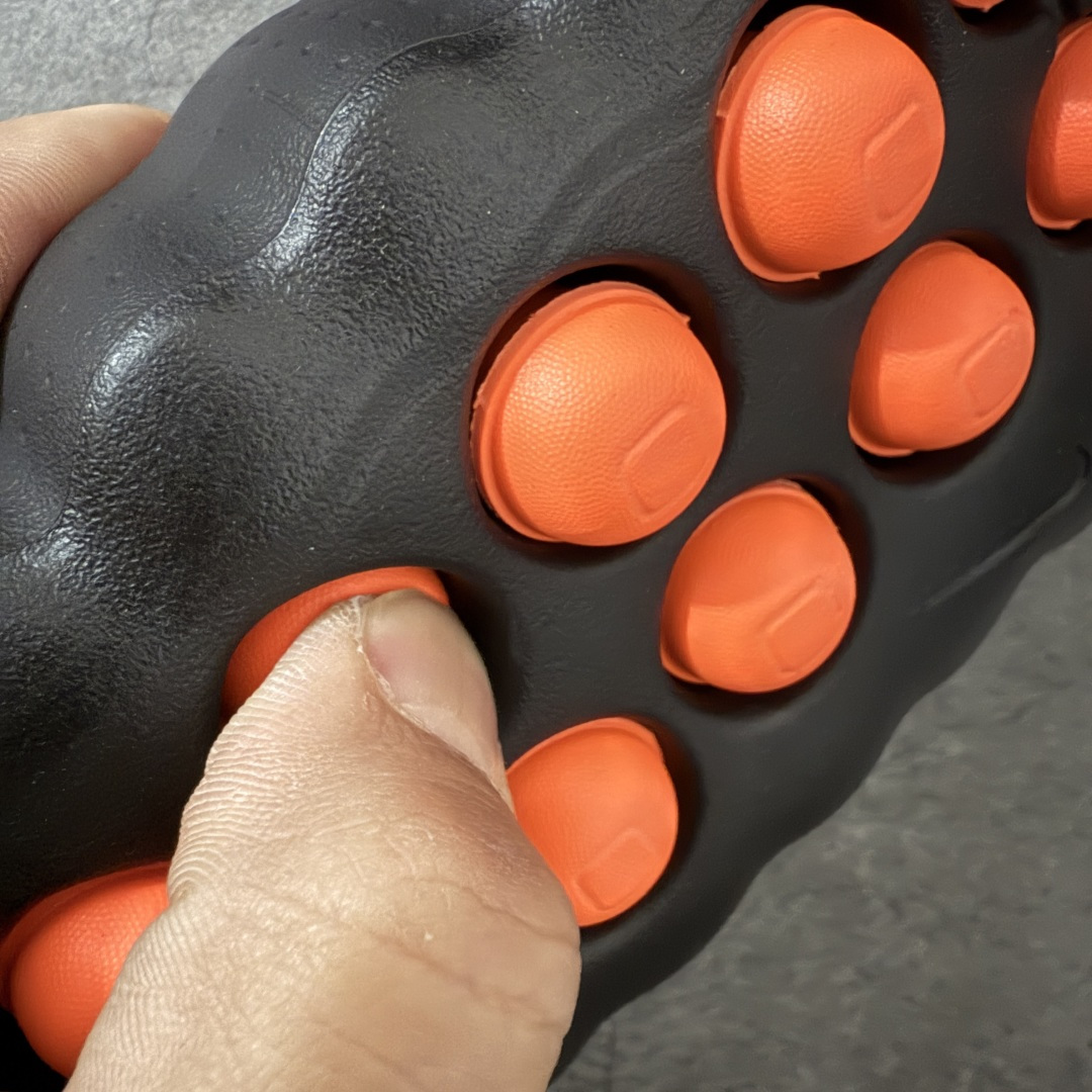 图片[7]-【PK纯原】NK Mind 001 Sail 黑科技足底按摩舒适贴合训练鞋 黑色 HQ4307-001 顶级版本 正确细节 1：1标配组合底 MD软底 渐变雾面大底 超高清洁度 按摩功能效果同步原版 区别市场通货 Mind 001 从神经科学中汲取灵感，打造出一款不仅外观独特，更能为穿着者带来别样感知体验的球鞋，此次新作将继续延续此核心方向。历时十年打磨的 Mind 系列，承载着 Nike 对未来鞋款的愿景呈现。系列中的每双鞋，外底均由 22 个独立泡沫结节构成，旨在模拟赤足般的体验。这些结节N通过与足底感官感受器的相互作用，从而促进人体的自然步态。 尺码：36-47.5=36 37.5 38.5 40 41 42.5 44 45 46 47.5 和官网一样偏小一码-选品中心