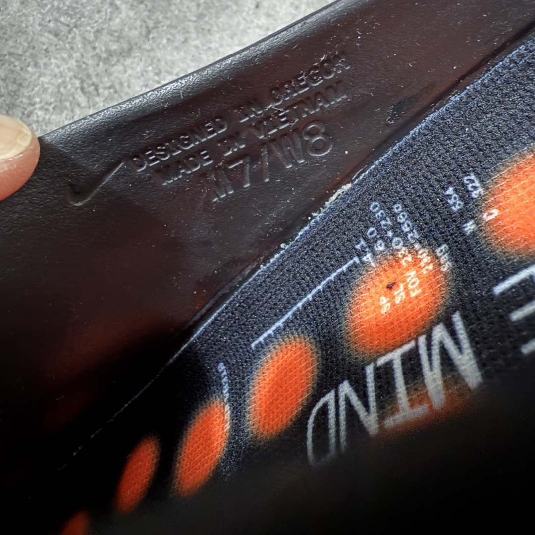 图片[4]-【PK纯原】NK Mind 001 Sail 黑科技足底按摩舒适贴合训练鞋 黑色 HQ4307-001 顶级版本 正确细节 1：1标配组合底 MD软底 渐变雾面大底 超高清洁度 按摩功能效果同步原版 区别市场通货 Mind 001 从神经科学中汲取灵感，打造出一款不仅外观独特，更能为穿着者带来别样感知体验的球鞋，此次新作将继续延续此核心方向。历时十年打磨的 Mind 系列，承载着 Nike 对未来鞋款的愿景呈现。系列中的每双鞋，外底均由 22 个独立泡沫结节构成，旨在模拟赤足般的体验。这些结节N通过与足底感官感受器的相互作用，从而促进人体的自然步态。 尺码：36-47.5=36 37.5 38.5 40 41 42.5 44 45 46 47.5 和官网一样偏小一码-选品中心