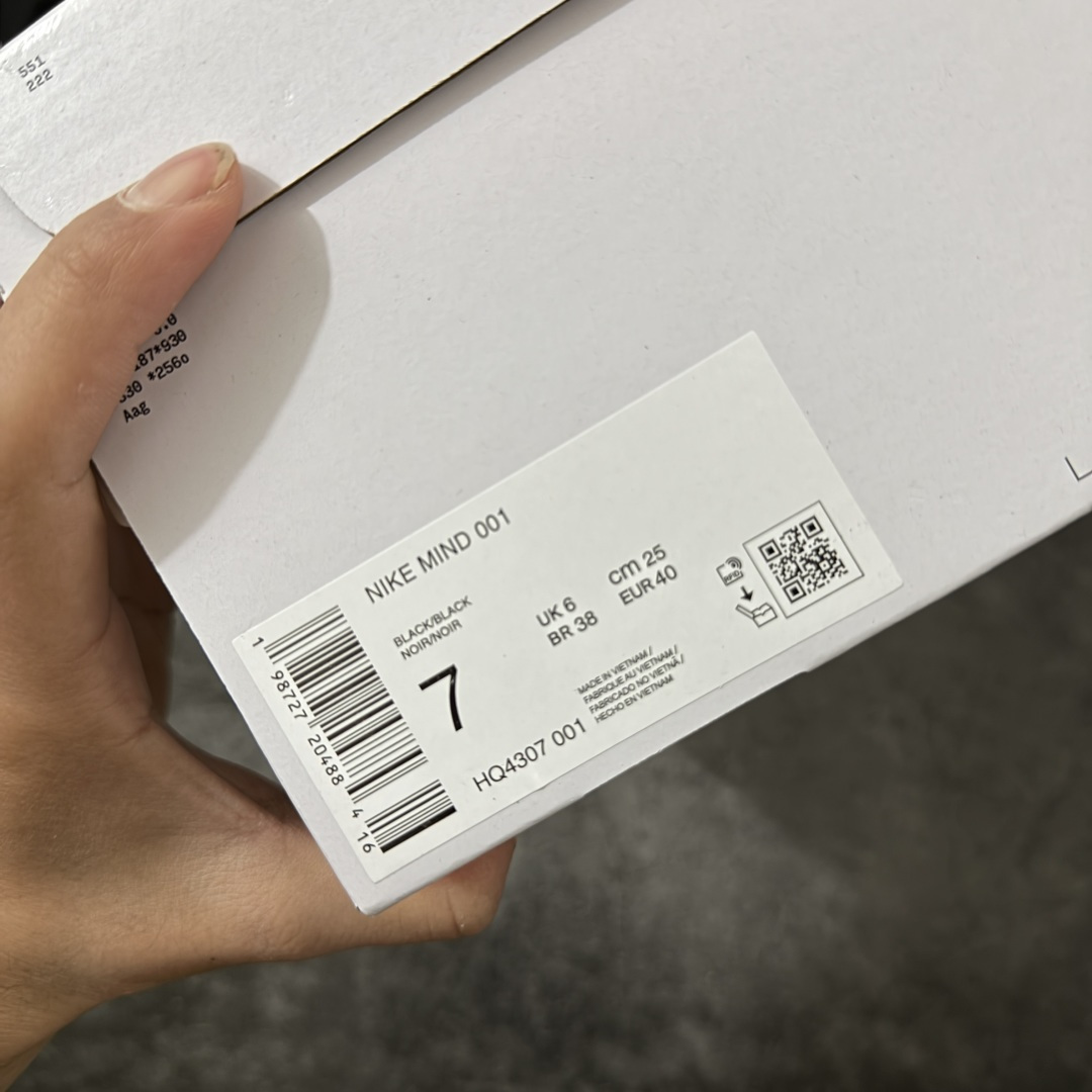 图片[8]-【PK纯原】NK Mind 001 Sail 黑科技足底按摩舒适贴合训练鞋 黑色 HQ4307-001 顶级版本 正确细节 1：1标配组合底 MD软底 渐变雾面大底 超高清洁度 按摩功能效果同步原版 区别市场通货 Mind 001 从神经科学中汲取灵感，打造出一款不仅外观独特，更能为穿着者带来别样感知体验的球鞋，此次新作将继续延续此核心方向。历时十年打磨的 Mind 系列，承载着 Nike 对未来鞋款的愿景呈现。系列中的每双鞋，外底均由 22 个独立泡沫结节构成，旨在模拟赤足般的体验。这些结节N通过与足底感官感受器的相互作用，从而促进人体的自然步态。 尺码：36-47.5=36 37.5 38.5 40 41 42.5 44 45 46 47.5 和官网一样偏小一码-选品中心