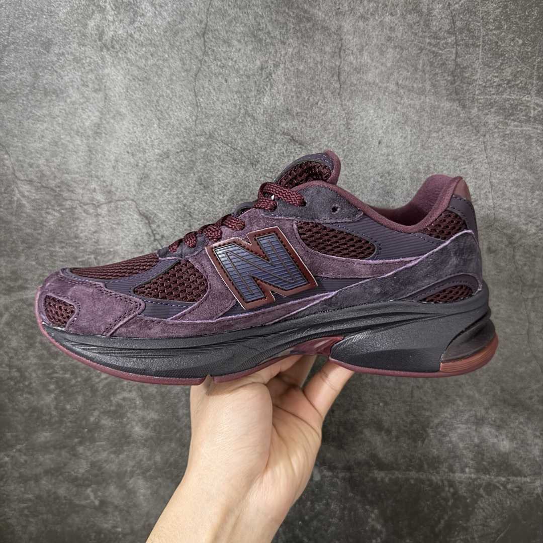 图片[2]-【纯原原盒版】Rich Paul × New Balance ABZORB NB2010 舒适时尚 麂皮耐磨 低帮 休闲跑步鞋 男女同款 勃艮第酒红色 U2010RP1 新百伦经典配色 沿袭了面世之初的经典科技 以ENCAP中底配以升级版 N-ERGY缓震物料 鞋面则采用特色的柔软麂皮搭以NewBalance经典的尼龙网布 低调中还原跑鞋本真 更年轻化的设计理念与材质 让新世代青年得以用全新视角体验经典鞋款的传奇魅力 尺码：36 37 37.5 38 38.5 39.5 40 40.5 41.5 42 42.5 43 44 45 46-选品中心