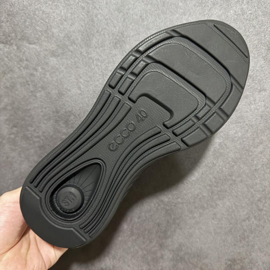 图片[9]-【公司级】Ecco 爱步健步BIOMC 25周年新款百搭跑步健身鞋   #鞋面采用迪尼玛牛皮，轻盈柔韧耐磨，提供抗撕裂性能 自然律动科技，符合人体工学鞋楦，贴近足部形态 穿着更舒适 直接注塑工艺连接鞋面与鞋底，一体成型，合脚稳固 橡胶外底适应多种地形，抓地耐磨，稳定支撑 完美平衡颜值与性能，拓展穿搭可能性 都市探索 步履悠然  货号：875825 尺码：39 40 41 42 43 44-选品中心