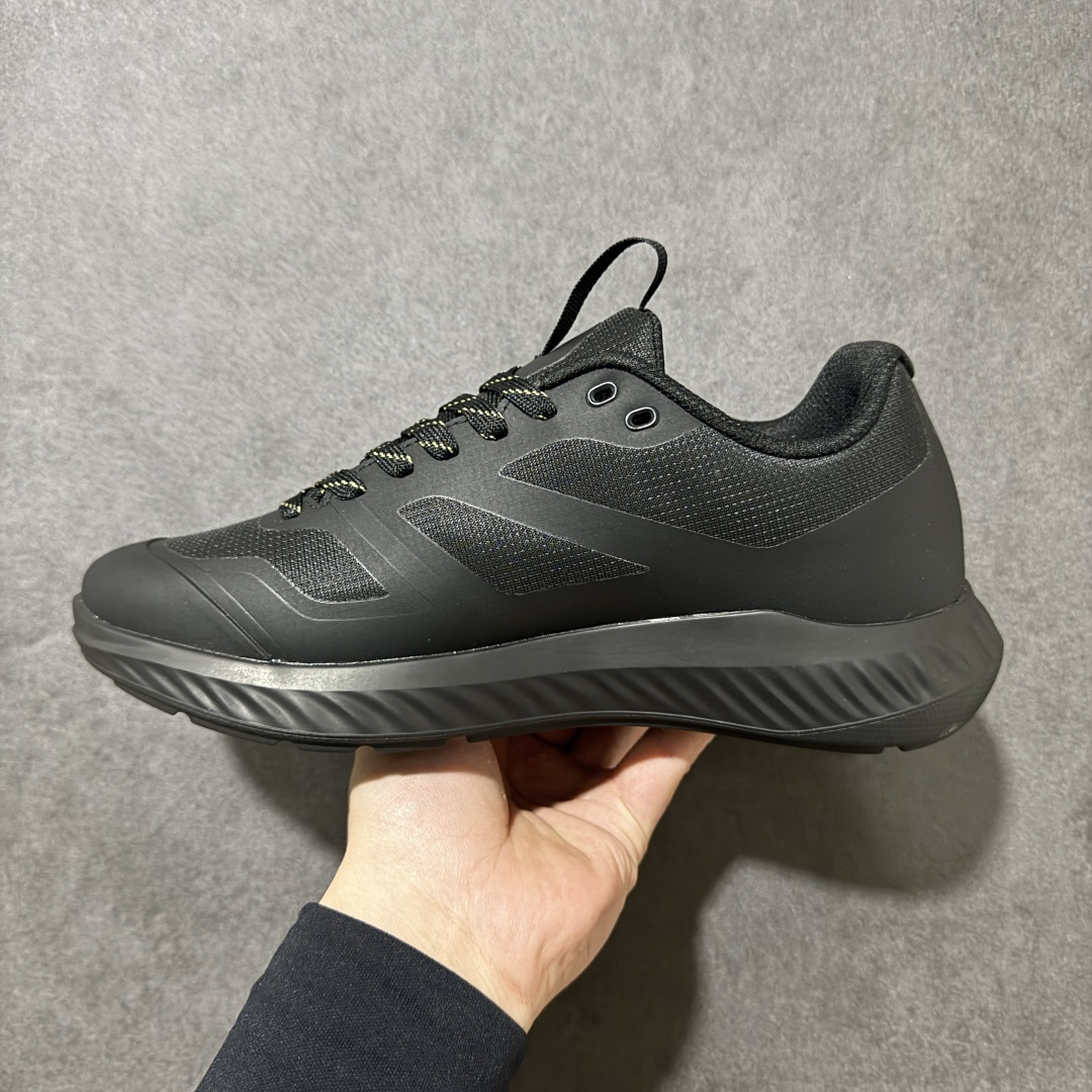 图片[2]-【公司级】Ecco 爱步健步BIOMC 25周年新款百搭跑步健身鞋   #鞋面采用迪尼玛牛皮，轻盈柔韧耐磨，提供抗撕裂性能 自然律动科技，符合人体工学鞋楦，贴近足部形态 穿着更舒适 直接注塑工艺连接鞋面与鞋底，一体成型，合脚稳固 橡胶外底适应多种地形，抓地耐磨，稳定支撑 完美平衡颜值与性能，拓展穿搭可能性 都市探索 步履悠然  货号：875825 尺码：39 40 41 42 43 44-选品中心