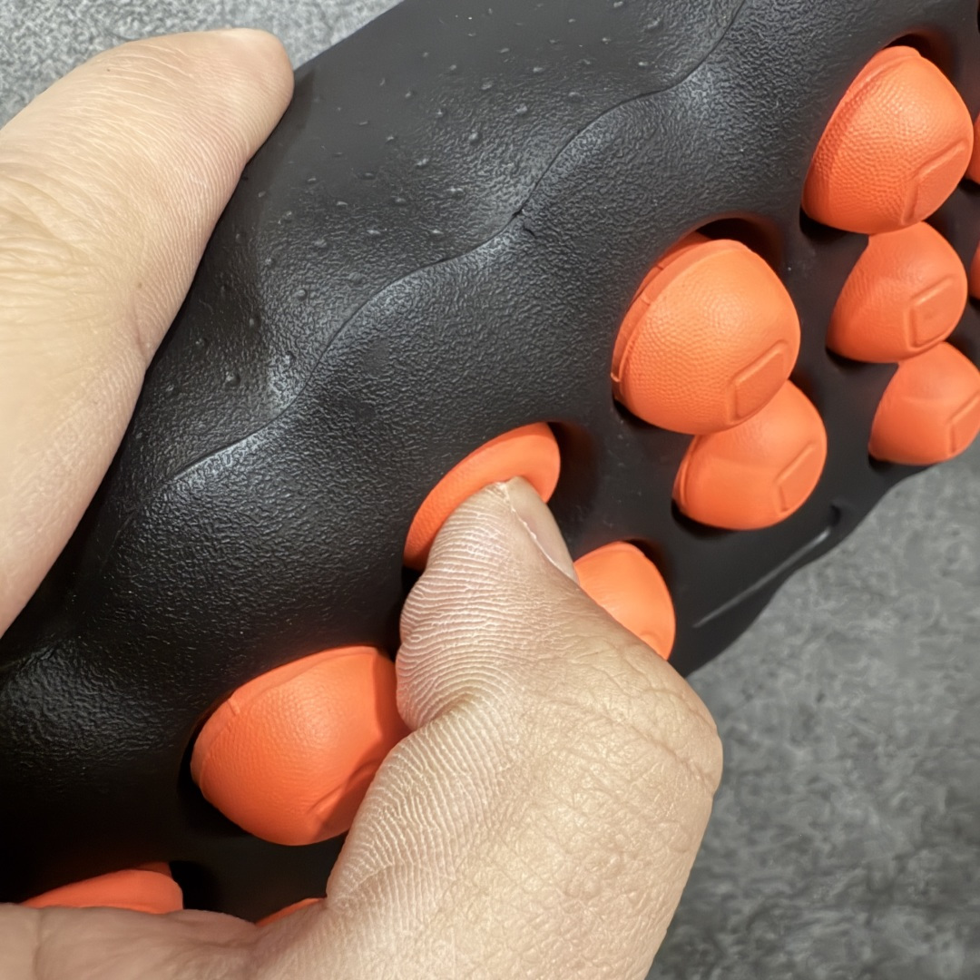 图片[11]-【YH版本】NK Mind 001 Sail 黑科技足底按摩舒适贴合训练鞋 黑色 HQ4307-001 顶级版本 正确细节 1：1标配组合底 MD软底 渐变雾面大底 超高清洁度 按摩功能效果同步原版 区别市场通货 Mind 001 从神经科学中汲取灵感，打造出一款不仅外观独特，更能为穿着者带来别样感知体验的球鞋，此次新作将继续延续此核心方向。历时十年打磨的 Mind 系列，承载着 Nike 对未来鞋款的愿景呈现。系列中的每双鞋，外底均由 22 个独立泡沫结节构成，旨在模拟赤足般的体验。这些结节N通过与足底感官感受器的相互作用，从而促进人体的自然步态。 尺码：36-47.5=36 37.5 38.5 40 41 42.5 44 45 46 47.5 和官网一样偏小一码-选品中心