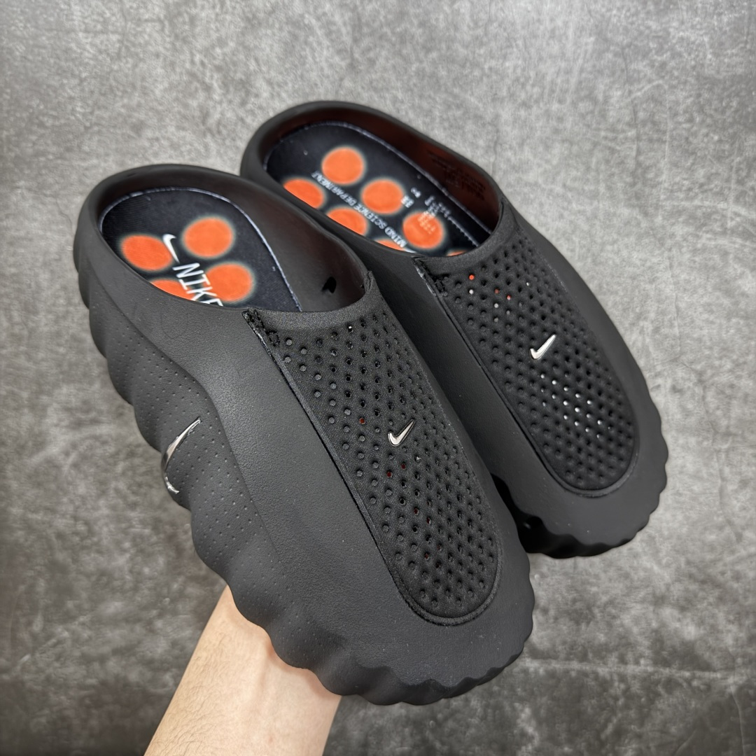 【YH版本】NK Mind 001 Sail 黑科技足底按摩舒适贴合训练鞋 黑色 HQ4307-001 顶级版本 正确细节 1：1标配组合底 MD软底 渐变雾面大底 超高清洁度 按摩功能效果同步原版 区别市场通货 Mind 001 从神经科学中汲取灵感，打造出一款不仅外观独特，更能为穿着者带来别样感知体验的球鞋，此次新作将继续延续此核心方向。历时十年打磨的 Mind 系列，承载着 Nike 对未来鞋款的愿景呈现。系列中的每双鞋，外底均由 22 个独立泡沫结节构成，旨在模拟赤足般的体验。这些结节N通过与足底感官感受器的相互作用，从而促进人体的自然步态。 尺码：36-47.5=36 37.5 38.5 40 41 42.5 44 45 46 47.5 和官网一样偏小一码-选品中心