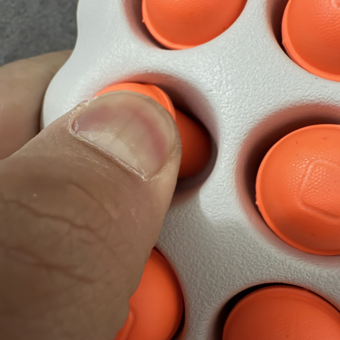 图片[9]-【PK纯原】NK Mind 001 Sail 黑科技足底按摩舒适贴合训练鞋 红色HQ4307-003 顶级版本 正确细节 1：1标配组合底 MD软底 渐变雾面大底 超高清洁度 按摩功能效果同步原版 区别市场通货 Mind 001 从神经科学中汲取灵感，打造出一款不仅外观独特，更能为穿着者带来别样感知体验的球鞋，此次新作将继续延续此核心方向。历时十年打磨的 Mind 系列，承载着 Nike 对未来鞋款的愿景呈现。系列中的每双鞋，外底均由 22 个独立泡沫结节构成，旨在模拟赤足般的体验。这些结节N通过与足底感官感受器的相互作用，从而促进人体的自然步态。 尺码：36-47.5=36 37.5 38.5 40 41 42.5 44 45 46 47.5 和官网一样偏小一码-选品中心