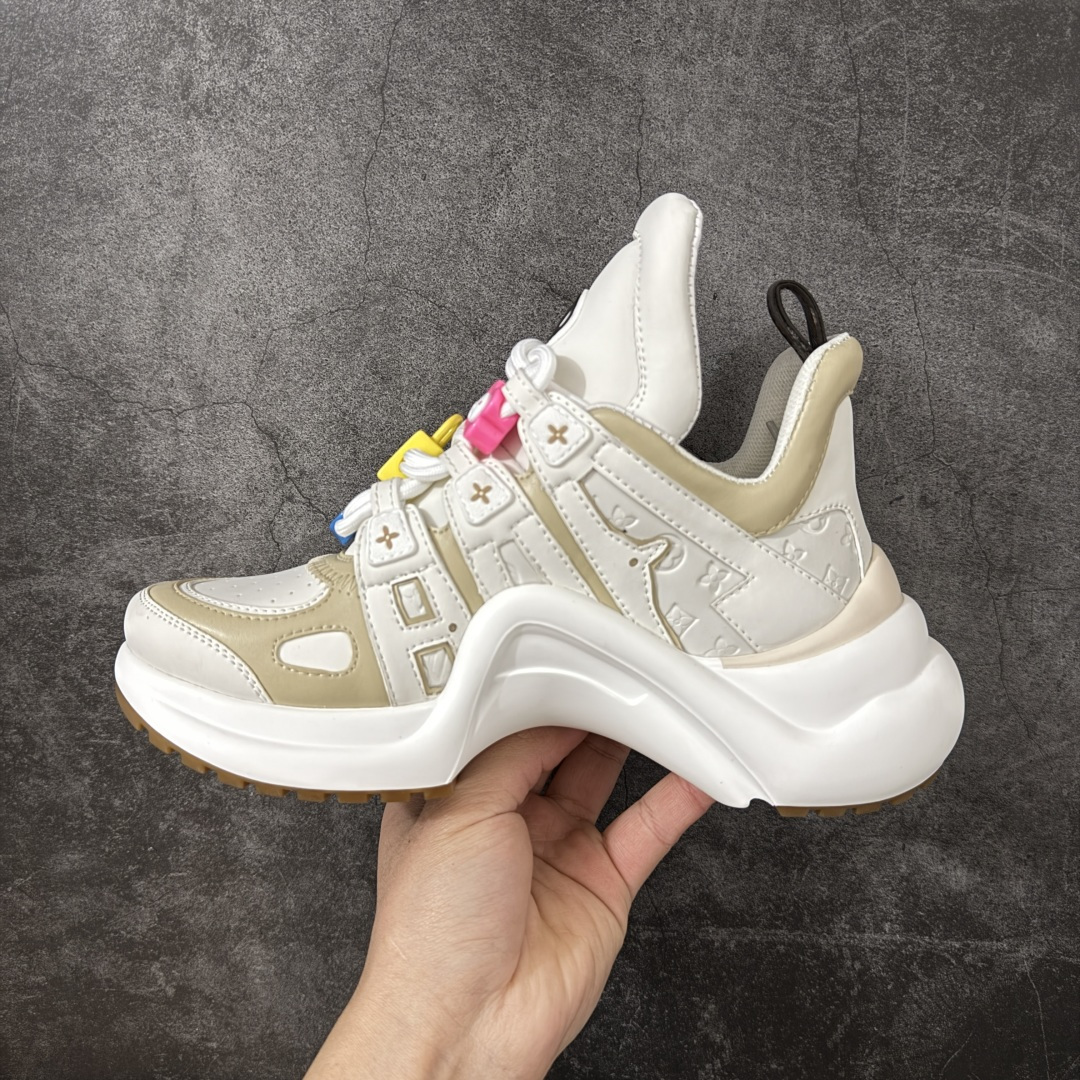 图片[2]-【YS纯原】广奢高端货Louis Vuitton 路易威登LV Archlight Sneakers系列 真皮拼色弓型拱桥底运动鞋 INS炸款 · 米兰走秀风 高奢质感 ✦ 高奢品牌走秀款 · 复古老爹＋舞蹈弓型轮廓 ✦ 升级原装5D礼盒＋全套原装配件 ✦ 支持NFC感应 · 直接跳转官网 ✦ 头层小牛皮革饰片 · 细节干净利落 ✦ 原厂网面＋真皮拼接 · 透气不闷脚 ✦ 独立开发 TPU回弹中底 · 轻量缓震 ✦ 组合 TPR耐磨大底 · 抓地稳、耐穿强 ✦ 超软皮内里＋柔软脚垫 · 上脚一秒舒适 尺码：35-39-选品中心
