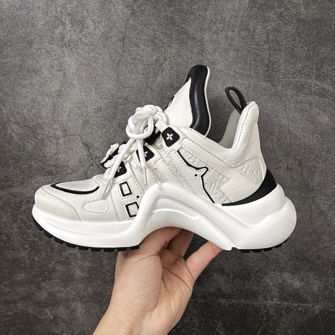 图片[2]-【YS纯原】广奢高端货Louis Vuitton 路易威登LV Archlight Sneakers系列 真皮拼色弓型拱桥底运动鞋 INS炸款 · 米兰走秀风 高奢质感 ✦ 高奢品牌走秀款 · 复古老爹＋舞蹈弓型轮廓 ✦ 升级原装5D礼盒＋全套原装配件 ✦ 支持NFC感应 · 直接跳转官网 ✦ 头层小牛皮革饰片 · 细节干净利落 ✦ 原厂网面＋真皮拼接 · 透气不闷脚 ✦ 独立开发 TPU回弹中底 · 轻量缓震 ✦ 组合 TPR耐磨大底 · 抓地稳、耐穿强 ✦ 超软皮内里＋柔软脚垫 · 上脚一秒舒适 尺码：35-39-选品中心