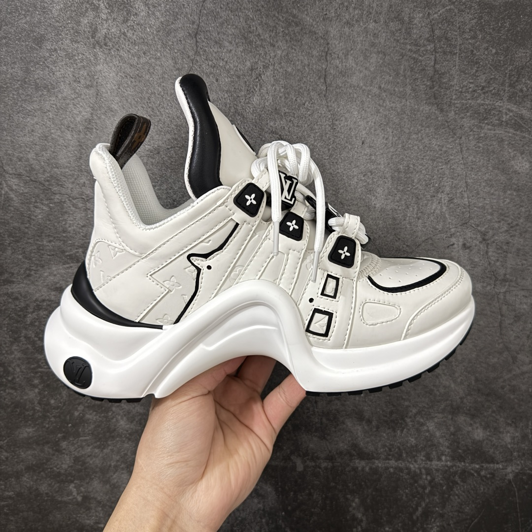 【YS纯原】广奢高端货Louis Vuitton 路易威登LV Archlight Sneakers系列 真皮拼色弓型拱桥底运动鞋 INS炸款 · 米兰走秀风 高奢质感 ✦ 高奢品牌走秀款 · 复古老爹＋舞蹈弓型轮廓 ✦ 升级原装5D礼盒＋全套原装配件 ✦ 支持NFC感应 · 直接跳转官网 ✦ 头层小牛皮革饰片 · 细节干净利落 ✦ 原厂网面＋真皮拼接 · 透气不闷脚 ✦ 独立开发 TPU回弹中底 · 轻量缓震 ✦ 组合 TPR耐磨大底 · 抓地稳、耐穿强 ✦ 超软皮内里＋柔软脚垫 · 上脚一秒舒适 尺码：35-39-选品中心