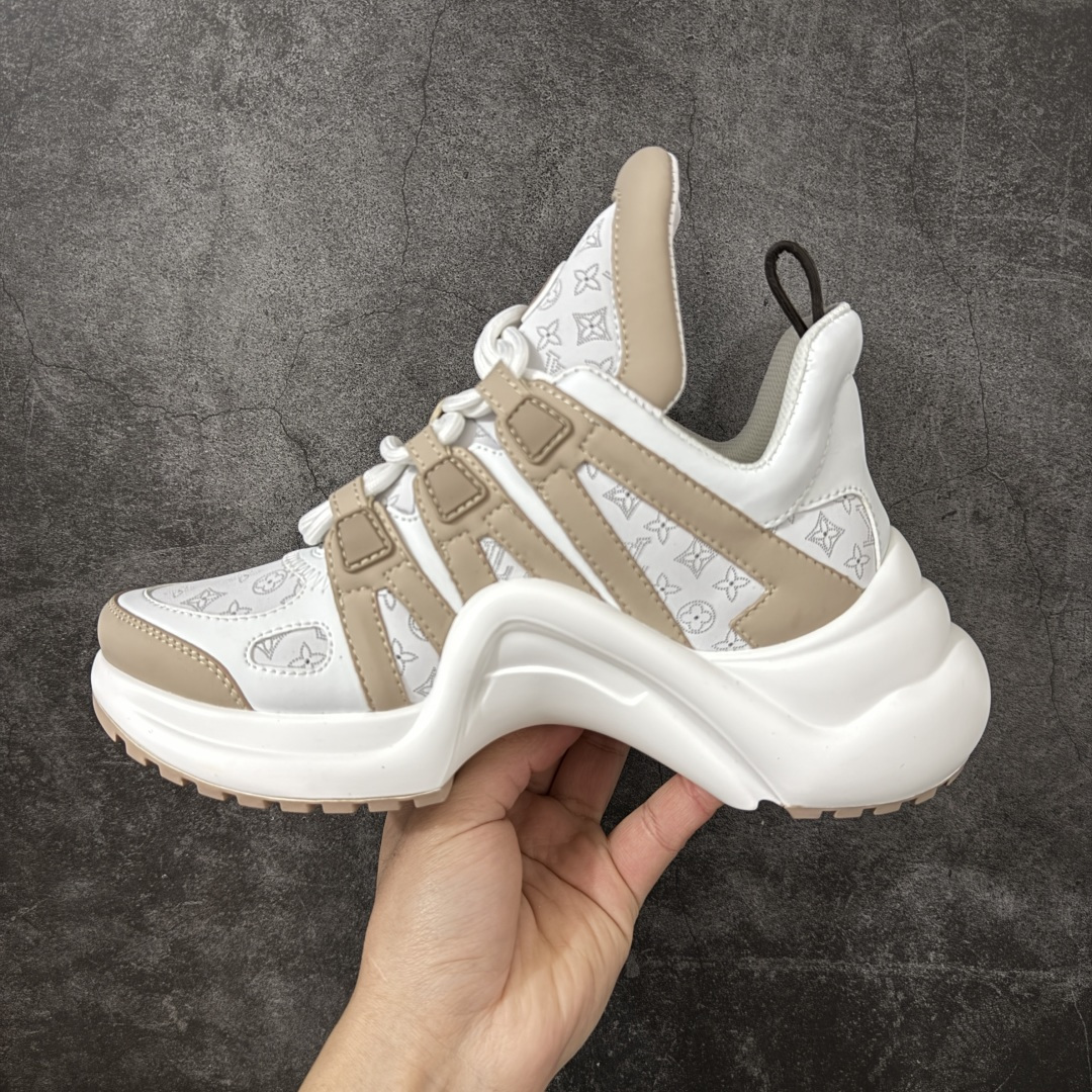 图片[2]-【YS纯原】广奢高端货Louis Vuitton 路易威登LV Archlight Sneakers系列 真皮拼色弓型拱桥底运动鞋 INS炸款 · 米兰走秀风 高奢质感 ✦ 高奢品牌走秀款 · 复古老爹＋舞蹈弓型轮廓 ✦ 升级原装5D礼盒＋全套原装配件 ✦ 支持NFC感应 · 直接跳转官网 ✦ 头层小牛皮革饰片 · 细节干净利落 ✦ 原厂网面＋真皮拼接 · 透气不闷脚 ✦ 独立开发 TPU回弹中底 · 轻量缓震 ✦ 组合 TPR耐磨大底 · 抓地稳、耐穿强 ✦ 超软皮内里＋柔软脚垫 · 上脚一秒舒适 尺码：35-39-选品中心
