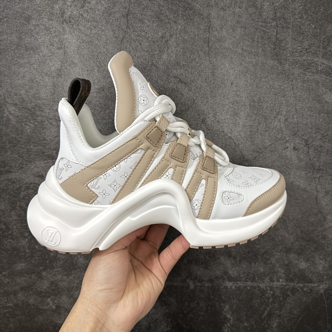【YS纯原】广奢高端货Louis Vuitton 路易威登LV Archlight Sneakers系列 真皮拼色弓型拱桥底运动鞋 INS炸款 · 米兰走秀风 高奢质感 ✦ 高奢品牌走秀款 · 复古老爹＋舞蹈弓型轮廓 ✦ 升级原装5D礼盒＋全套原装配件 ✦ 支持NFC感应 · 直接跳转官网 ✦ 头层小牛皮革饰片 · 细节干净利落 ✦ 原厂网面＋真皮拼接 · 透气不闷脚 ✦ 独立开发 TPU回弹中底 · 轻量缓震 ✦ 组合 TPR耐磨大底 · 抓地稳、耐穿强 ✦ 超软皮内里＋柔软脚垫 · 上脚一秒舒适 尺码：35-39-选品中心
