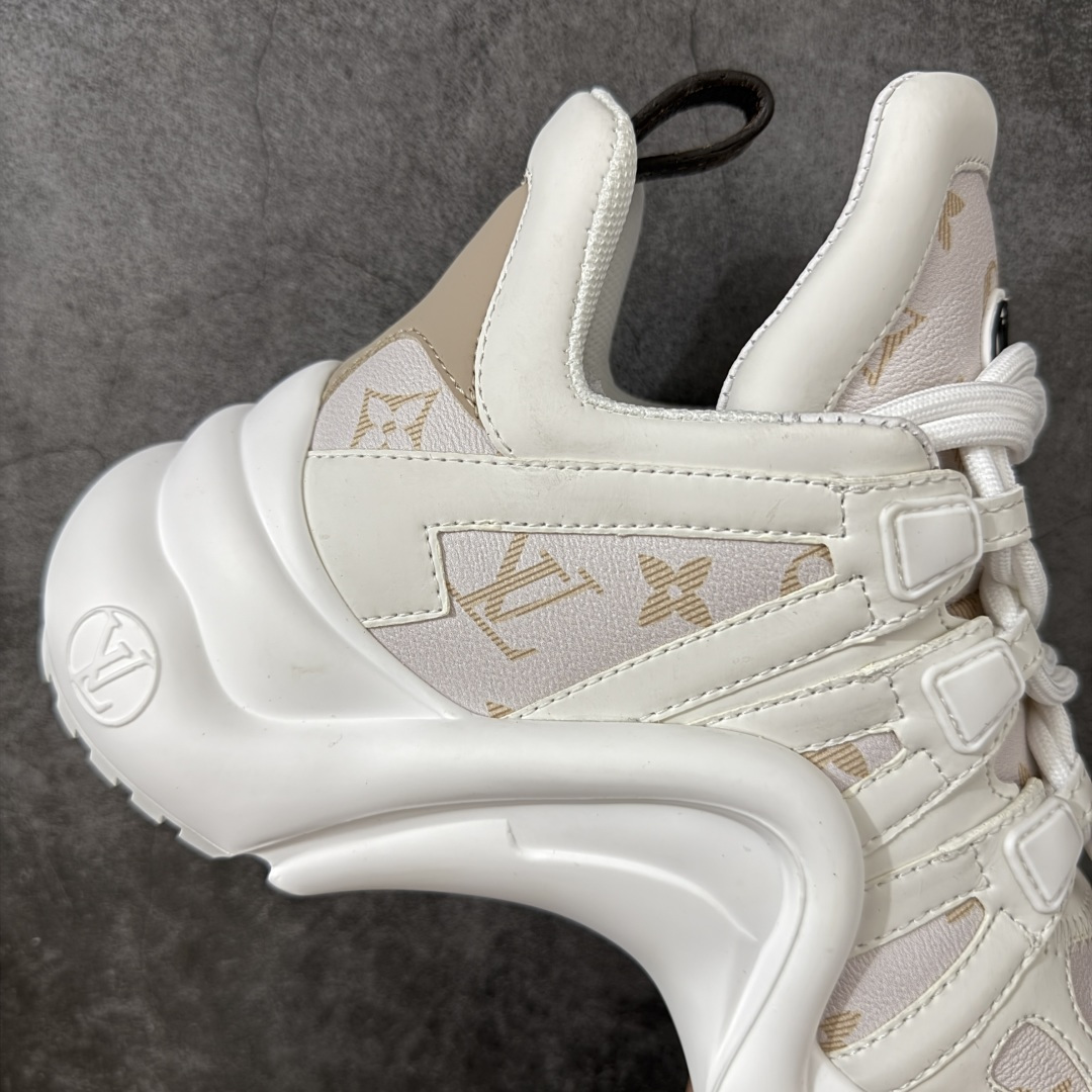图片[7]-【YS纯原】广奢高端货Louis Vuitton 路易威登LV Archlight Sneakers系列 真皮拼色弓型拱桥底运动鞋 INS炸款 · 米兰走秀风 高奢质感 ✦ 高奢品牌走秀款 · 复古老爹＋舞蹈弓型轮廓 ✦ 升级原装5D礼盒＋全套原装配件 ✦ 支持NFC感应 · 直接跳转官网 ✦ 头层小牛皮革饰片 · 细节干净利落 ✦ 原厂网面＋真皮拼接 · 透气不闷脚 ✦ 独立开发 TPU回弹中底 · 轻量缓震 ✦ 组合 TPR耐磨大底 · 抓地稳、耐穿强 ✦ 超软皮内里＋柔软脚垫 · 上脚一秒舒适 尺码：35-39-选品中心