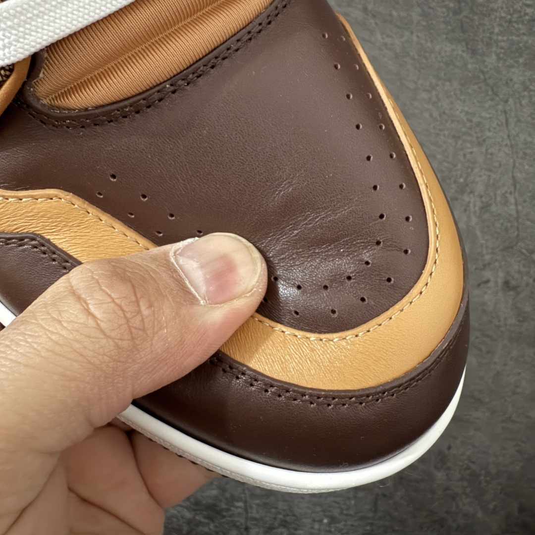 图片[6]-【专柜版/海淘代购版】 现货当天可取 LV Trainer系列高奢运动鞋 棕色拼接皮面 新款芯片顶级 潮人必备单品 同步ZP官网空胶工艺 鞋舌、挂饰均镶嵌NFC芯片感应装置 正确胶片断点式设计 中底正确还原原版油印字母比例 1：1原楦格板、楦头、刀磨全新升级！ 独家订制顶级压纹麂皮 原版开模TPU大底 质感原版一致 垫脚聚米微料加透气英伦网布 披靡市场任何版本！细节完美呈现！ 代购指定版本 全新升级最新双盒包装 扫码秒进官网！ 全套包装配件同比原版 尺码： 38-46-选品中心