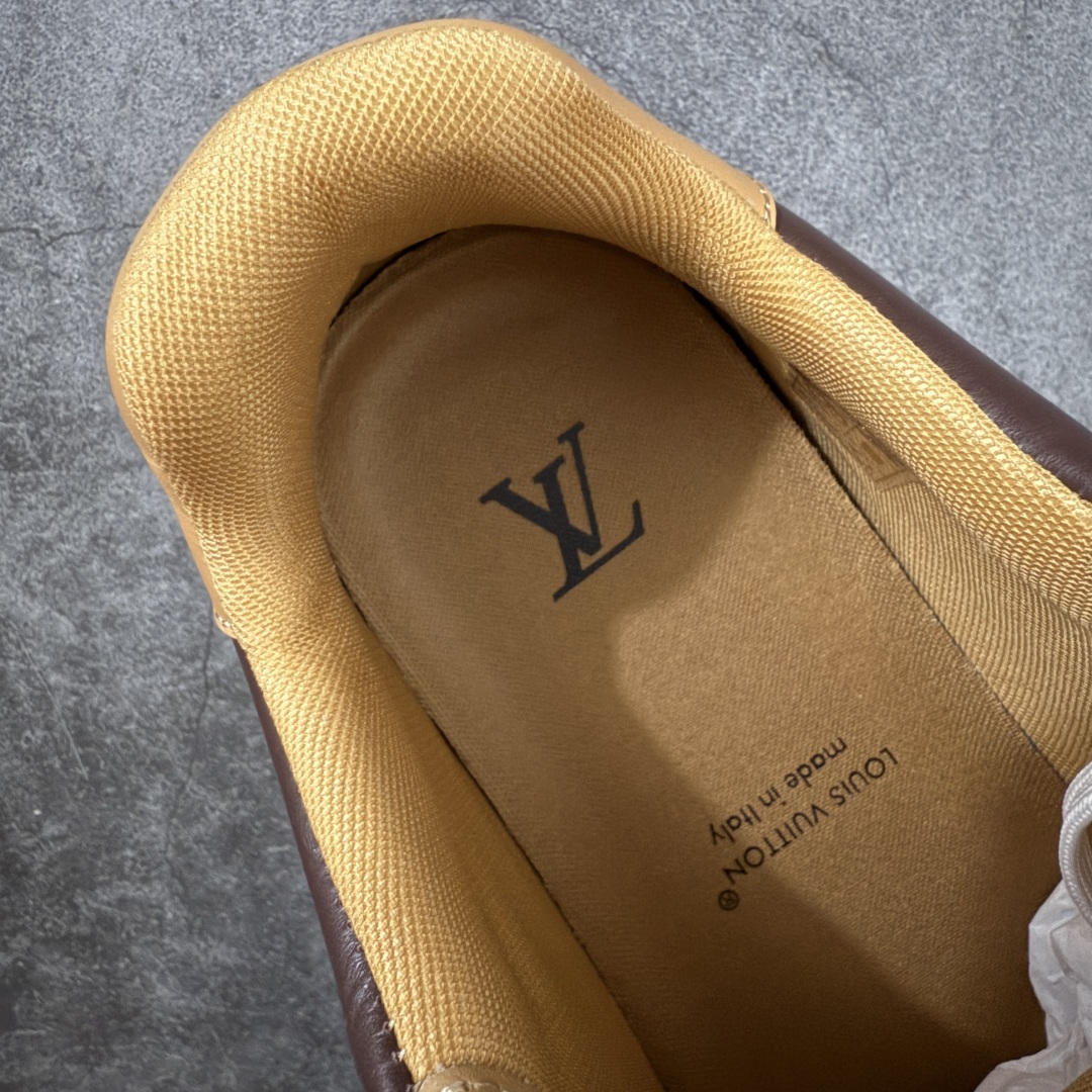 图片[9]-【专柜版/海淘代购版】 现货当天可取 LV Trainer系列高奢运动鞋 棕色拼接皮面 新款芯片顶级 潮人必备单品 同步ZP官网空胶工艺 鞋舌、挂饰均镶嵌NFC芯片感应装置 正确胶片断点式设计 中底正确还原原版油印字母比例 1：1原楦格板、楦头、刀磨全新升级！ 独家订制顶级压纹麂皮 原版开模TPU大底 质感原版一致 垫脚聚米微料加透气英伦网布 披靡市场任何版本！细节完美呈现！ 代购指定版本 全新升级最新双盒包装 扫码秒进官网！ 全套包装配件同比原版 尺码： 38-46-选品中心