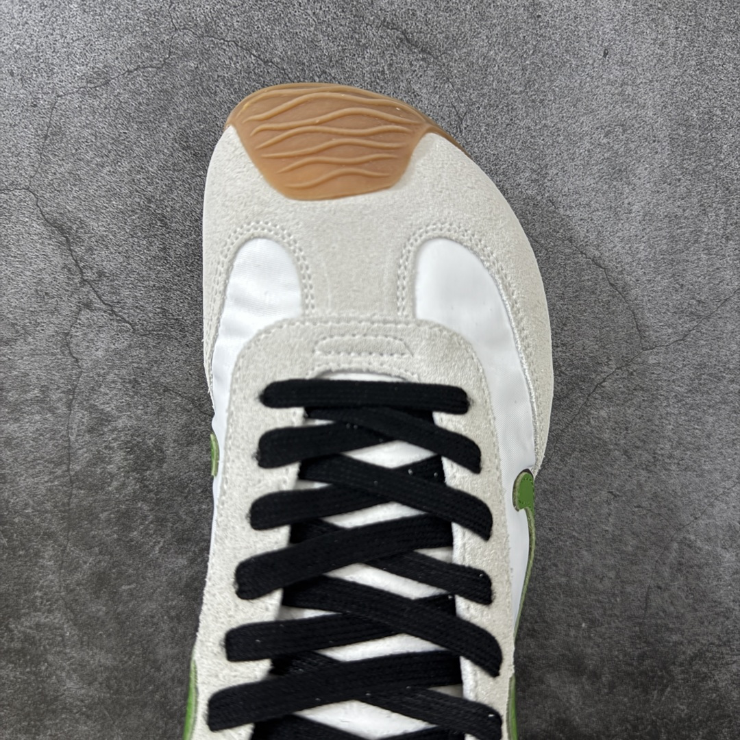 图片[5]-【海淘代购版】罗意威LOEWE 2025 | Ballet Runner2.0 新款芭蕾舞鞋 目前市场最优品质 细节完美 裁边清洁度超高 无毛边 代购专供品质 原版私模大底 版型和材质均1比1完美复刻 内里全包头层小羊皮 作为LOEWE的标志性设计 超柔软，轻便且灵活的鞋底，新的波浪纹理橡胶外底，延伸至鞋头，升级的柔软皮革内衬和鞋床，提供最大舒适感，后跟有3D注塑橡胶徽标，真皮和皮料混搭彰显复古风格 内增高拼色德训鞋 阿甘鞋 小白鞋 拼色拼接鞋面 非常高级隐藏式小内增高 脚后跟设计新颖 柔软舒适 会被评为年度最舒适的暴走鞋 如履平地 原版细节 鞋面由进口麂皮 牛皮 原版布拼接 牛皮垫脚 原版定制磨具组合大底 原盒包装 ms内娱明星杨幂等众多同款上脚 小红书 一系列素材图 极具爆款。 尺码 35-45-选品中心