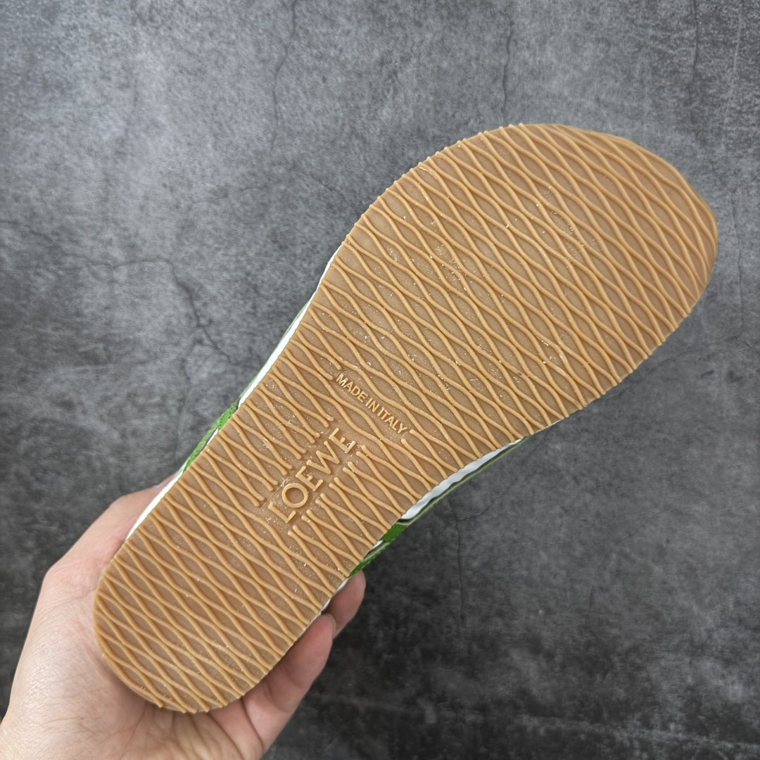 图片[9]-【海淘代购版】罗意威LOEWE 2025 | Ballet Runner2.0 新款芭蕾舞鞋 目前市场最优品质 细节完美 裁边清洁度超高 无毛边 代购专供品质 原版私模大底 版型和材质均1比1完美复刻 内里全包头层小羊皮 作为LOEWE的标志性设计 超柔软，轻便且灵活的鞋底，新的波浪纹理橡胶外底，延伸至鞋头，升级的柔软皮革内衬和鞋床，提供最大舒适感，后跟有3D注塑橡胶徽标，真皮和皮料混搭彰显复古风格 内增高拼色德训鞋 阿甘鞋 小白鞋 拼色拼接鞋面 非常高级隐藏式小内增高 脚后跟设计新颖 柔软舒适 会被评为年度最舒适的暴走鞋 如履平地 原版细节 鞋面由进口麂皮 牛皮 原版布拼接 牛皮垫脚 原版定制磨具组合大底 原盒包装 ms内娱明星杨幂等众多同款上脚 小红书 一系列素材图 极具爆款。 尺码 35-45-选品中心