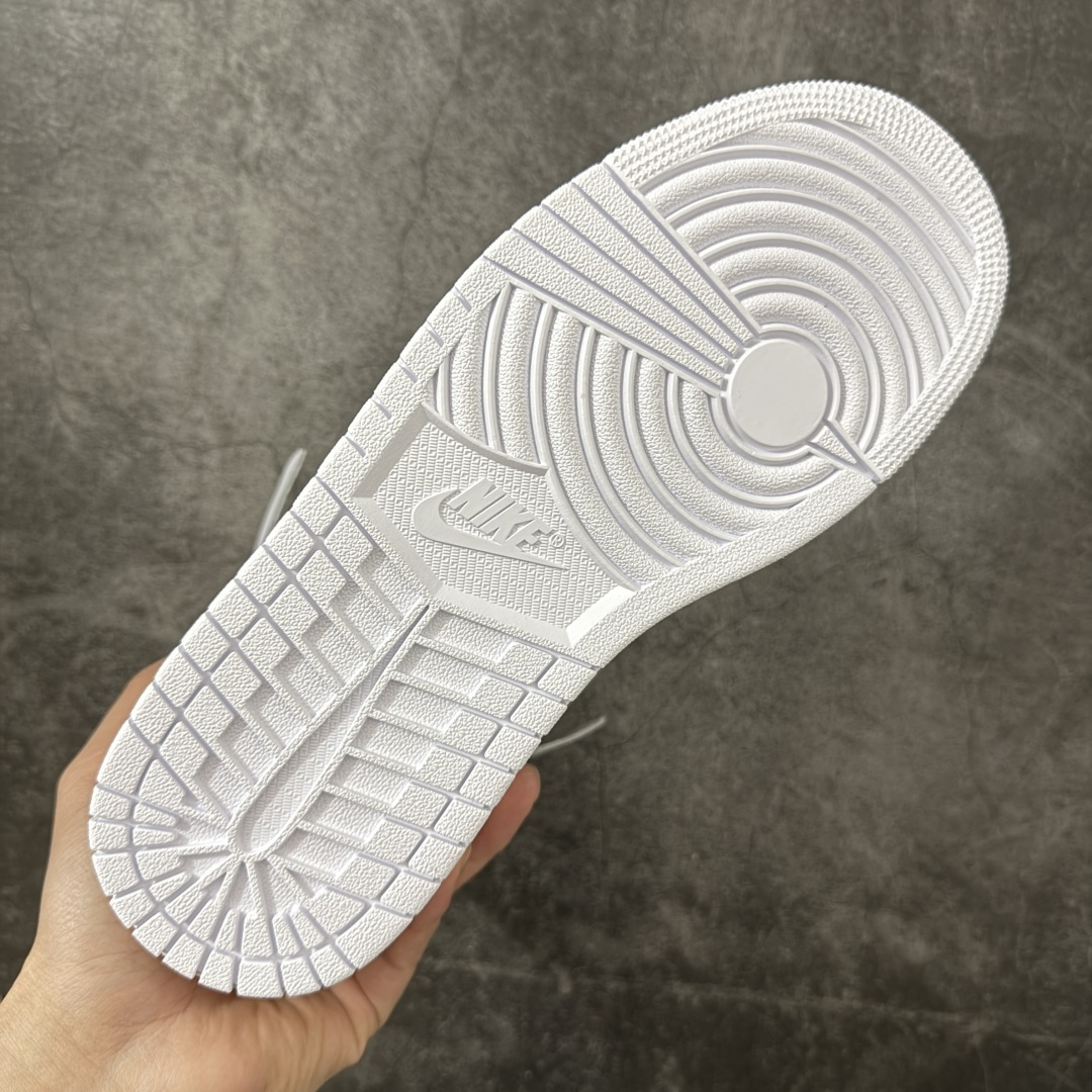 图片[9]-【OG纯原】AJ1 OW联名款 纯白 全白 欧洲限定Off White x Air Jordan 货号：AA3834-100 尺码：40-48.5 专业老厂出品 市场第一梯队品质 鞋面网纱、后跟港宝等材料 均采购来自原厂 针车孔深度 间距 极致还原乱真 所有模具原鞋拆解开发 此前历经多次曝光的Off-Whitex AirJordan1\”阿拉斯加\”已正式更名为 Virgil Abloh Archive x Air Jordan 1 High OG\”Alaska\”。这款鞋沿用2018年「欧限」版本的设计元素，同时采用侧边镂空式全新包装，搭配透明内盒与印有「现代主义并非新生事物」字样的阿布洛主题手册，呼应维吉尔的核心设计理念 尺码：40-48.5-选品中心