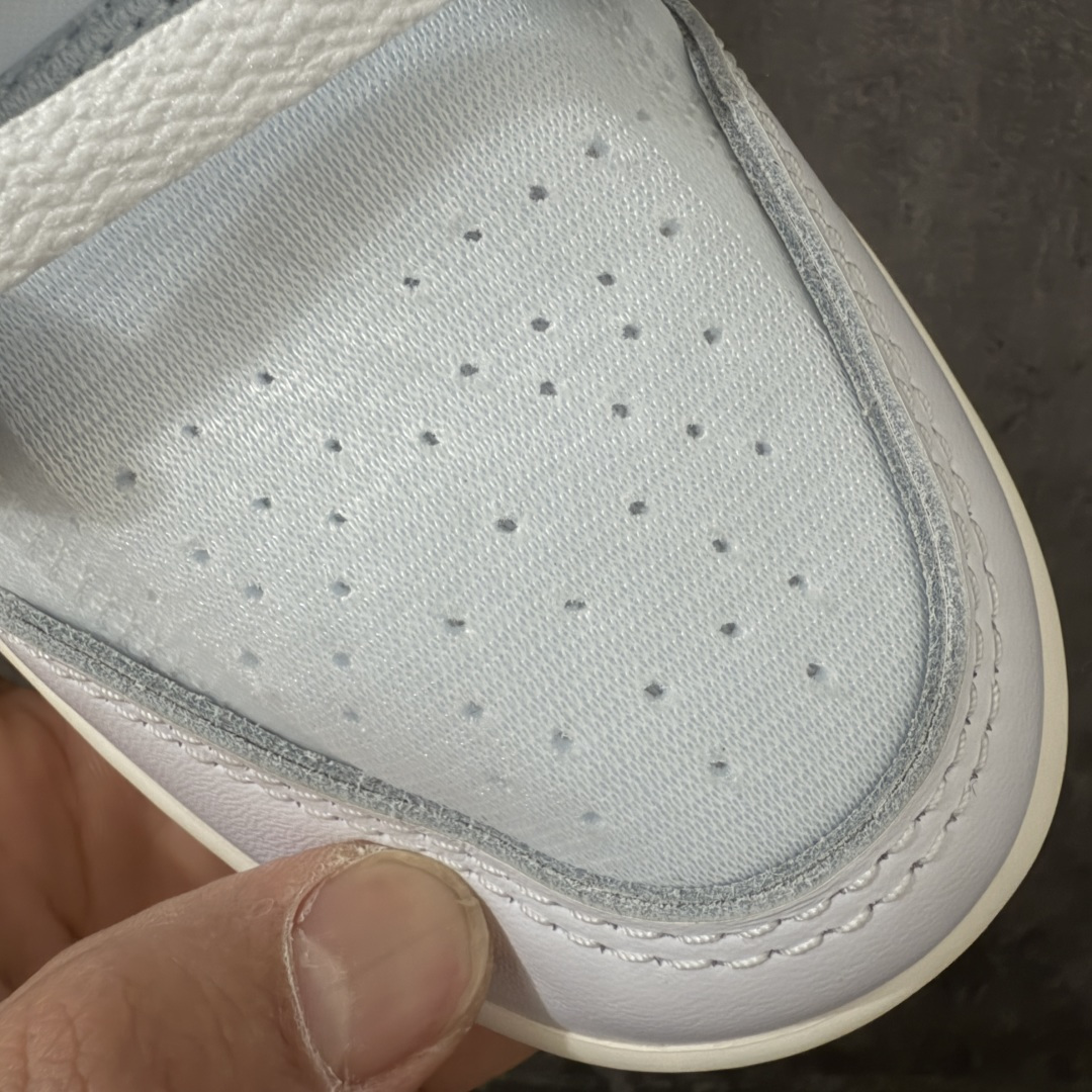 图片[5]-【OG纯原】AJ1 OW联名款 纯白 全白 欧洲限定Off White x Air Jordan 货号：AA3834-100 尺码：40-48.5 专业老厂出品 市场第一梯队品质 鞋面网纱、后跟港宝等材料 均采购来自原厂 针车孔深度 间距 极致还原乱真 所有模具原鞋拆解开发 此前历经多次曝光的Off-Whitex AirJordan1\”阿拉斯加\”已正式更名为 Virgil Abloh Archive x Air Jordan 1 High OG\”Alaska\”。这款鞋沿用2018年「欧限」版本的设计元素，同时采用侧边镂空式全新包装，搭配透明内盒与印有「现代主义并非新生事物」字样的阿布洛主题手册，呼应维吉尔的核心设计理念 尺码：40-48.5-选品中心