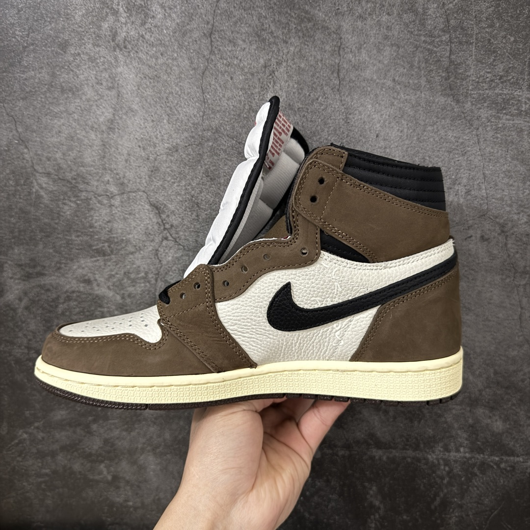 图片[2]-【原厂性价比版】Air Jordan 1 x Travis Scott AJ1 x TS联名黑棕倒钩高帮CD4487-100 全新品质 细节完美对比原版无可挑剔 头层皮料 实物无色差带绒感 细节多次校对 针车效果同步原鞋 刺绣拉到原厂定做 原楦原纸板开发 后跟弧度收口自然不对折 极致一眼正品既视感 进口玻璃冲刀皮料裁剪零毛边 鞋面高清洁度 QC检验标准 控制溢胶 鞋盒、防尘纸 配件鞋带 均采购来自原厂 尺码：40-47.5-选品中心