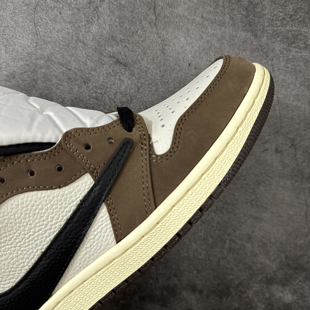 图片[6]-【原厂性价比版】Air Jordan 1 x Travis Scott AJ1 x TS联名黑棕倒钩高帮CD4487-100 全新品质 细节完美对比原版无可挑剔 头层皮料 实物无色差带绒感 细节多次校对 针车效果同步原鞋 刺绣拉到原厂定做 原楦原纸板开发 后跟弧度收口自然不对折 极致一眼正品既视感 进口玻璃冲刀皮料裁剪零毛边 鞋面高清洁度 QC检验标准 控制溢胶 鞋盒、防尘纸 配件鞋带 均采购来自原厂 尺码：40-47.5-选品中心