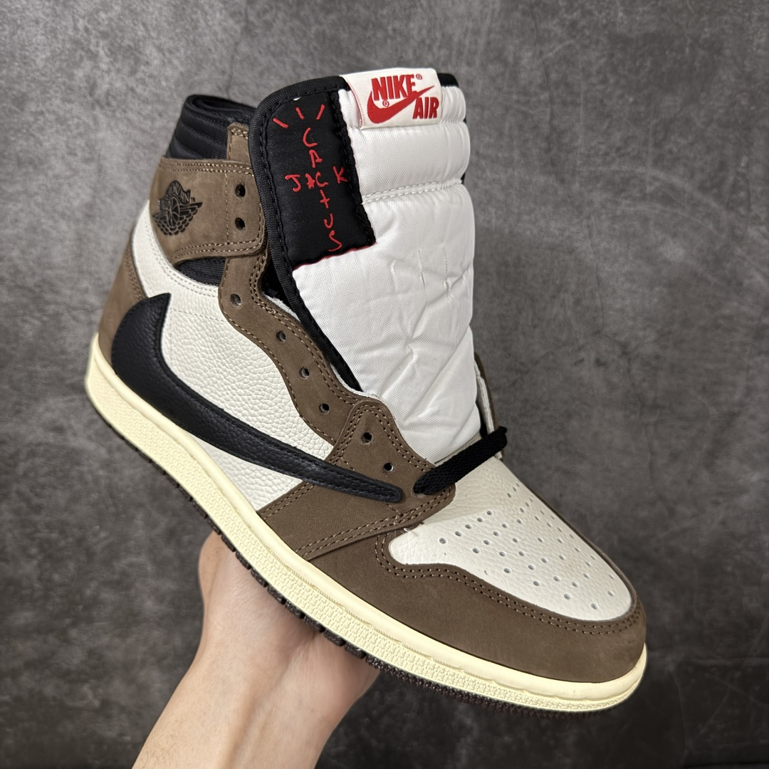 图片[3]-【原厂性价比版】Air Jordan 1 x Travis Scott AJ1 x TS联名黑棕倒钩高帮CD4487-100 全新品质 细节完美对比原版无可挑剔 头层皮料 实物无色差带绒感 细节多次校对 针车效果同步原鞋 刺绣拉到原厂定做 原楦原纸板开发 后跟弧度收口自然不对折 极致一眼正品既视感 进口玻璃冲刀皮料裁剪零毛边 鞋面高清洁度 QC检验标准 控制溢胶 鞋盒、防尘纸 配件鞋带 均采购来自原厂 尺码：40-47.5-选品中心