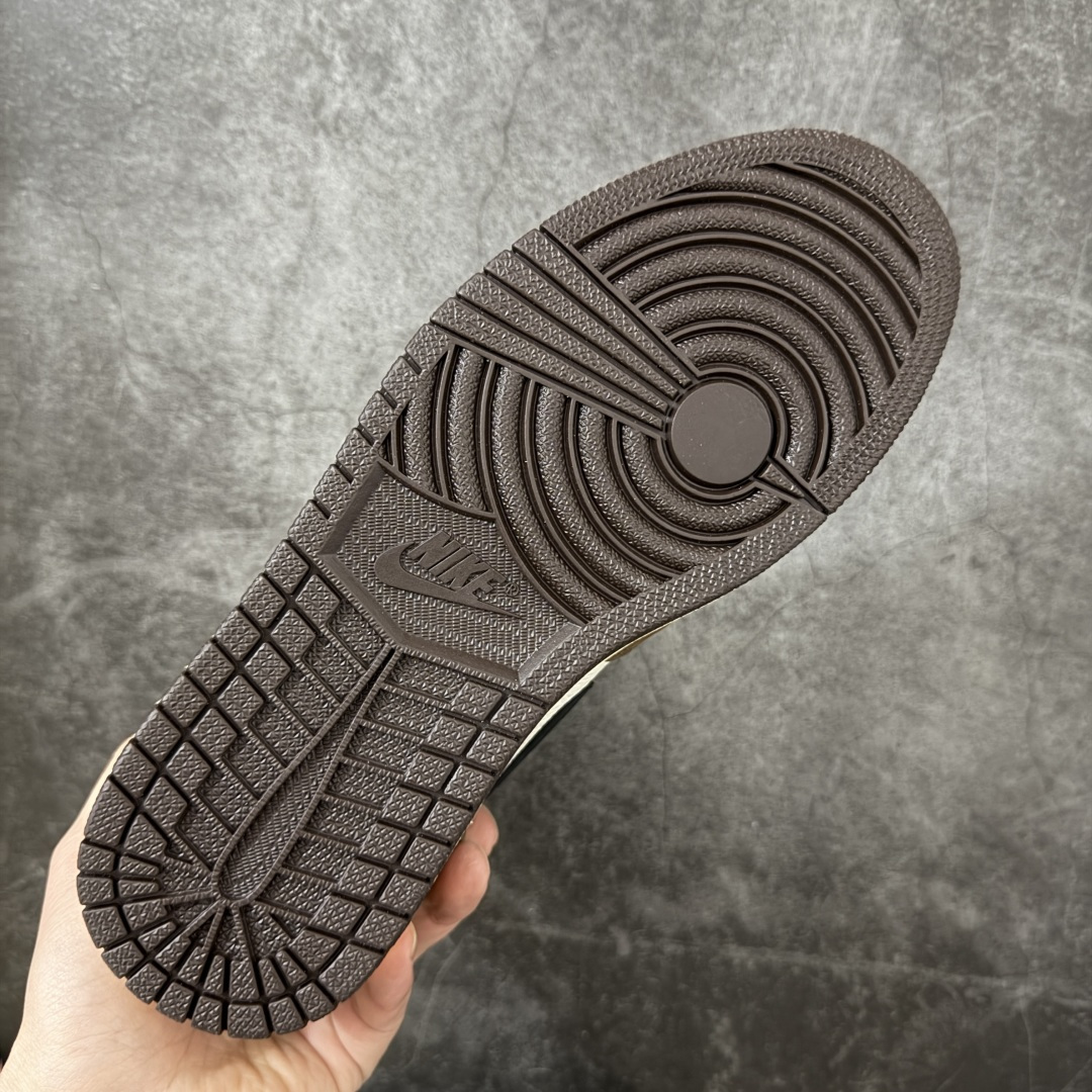 图片[9]-【原厂性价比版】Air Jordan 1 x Travis Scott AJ1 x TS联名黑棕倒钩高帮CD4487-100 全新品质 细节完美对比原版无可挑剔 头层皮料 实物无色差带绒感 细节多次校对 针车效果同步原鞋 刺绣拉到原厂定做 原楦原纸板开发 后跟弧度收口自然不对折 极致一眼正品既视感 进口玻璃冲刀皮料裁剪零毛边 鞋面高清洁度 QC检验标准 控制溢胶 鞋盒、防尘纸 配件鞋带 均采购来自原厂 尺码：40-47.5-选品中心