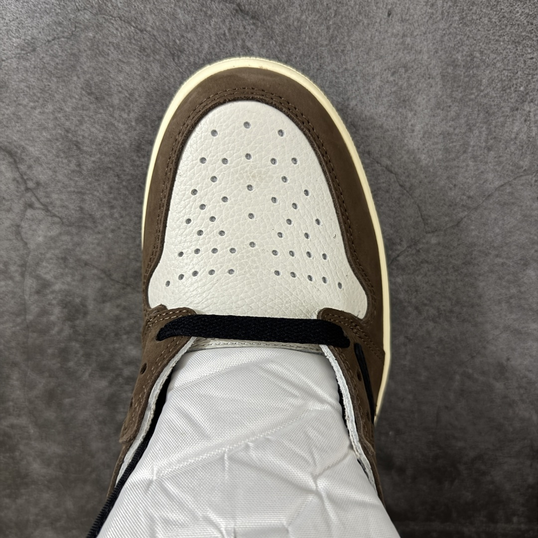 图片[5]-【原厂性价比版】Air Jordan 1 x Travis Scott AJ1 x TS联名黑棕倒钩高帮CD4487-100 全新品质 细节完美对比原版无可挑剔 头层皮料 实物无色差带绒感 细节多次校对 针车效果同步原鞋 刺绣拉到原厂定做 原楦原纸板开发 后跟弧度收口自然不对折 极致一眼正品既视感 进口玻璃冲刀皮料裁剪零毛边 鞋面高清洁度 QC检验标准 控制溢胶 鞋盒、防尘纸 配件鞋带 均采购来自原厂 尺码：40-47.5-选品中心