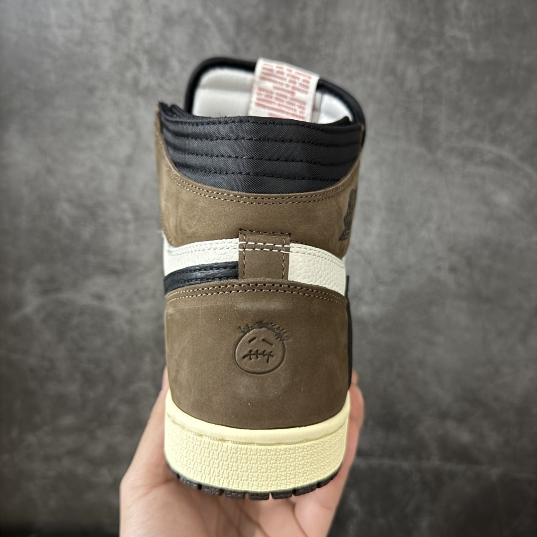 图片[4]-【原厂性价比版】Air Jordan 1 x Travis Scott AJ1 x TS联名黑棕倒钩高帮CD4487-100 全新品质 细节完美对比原版无可挑剔 头层皮料 实物无色差带绒感 细节多次校对 针车效果同步原鞋 刺绣拉到原厂定做 原楦原纸板开发 后跟弧度收口自然不对折 极致一眼正品既视感 进口玻璃冲刀皮料裁剪零毛边 鞋面高清洁度 QC检验标准 控制溢胶 鞋盒、防尘纸 配件鞋带 均采购来自原厂 尺码：40-47.5-选品中心