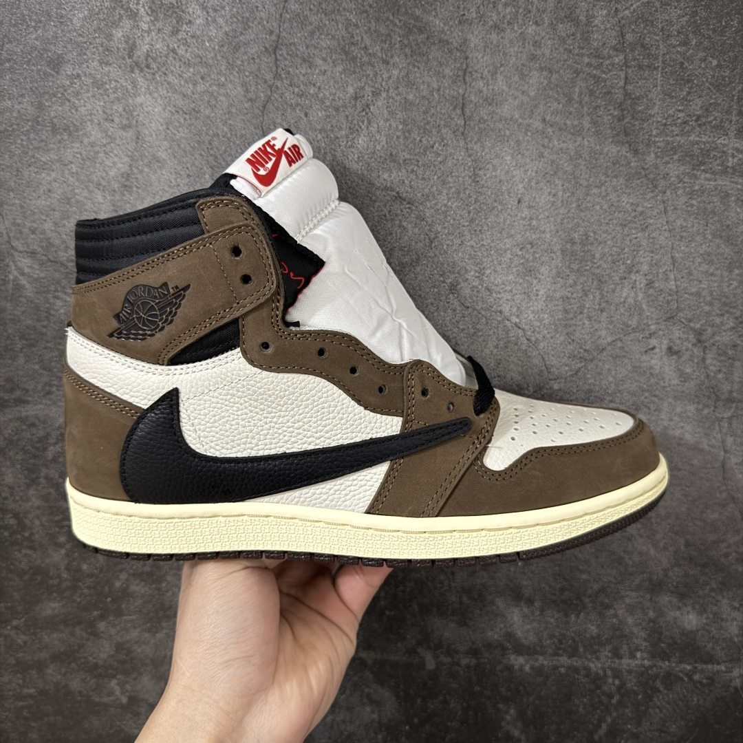 【原厂性价比版】Air Jordan 1 x Travis Scott AJ1 x TS联名黑棕倒钩高帮CD4487-100 全新品质 细节完美对比原版无可挑剔 头层皮料 实物无色差带绒感 细节多次校对 针车效果同步原鞋 刺绣拉到原厂定做 原楦原纸板开发 后跟弧度收口自然不对折 极致一眼正品既视感 进口玻璃冲刀皮料裁剪零毛边 鞋面高清洁度 QC检验标准 控制溢胶 鞋盒、防尘纸 配件鞋带 均采购来自原厂 尺码：40-47.5-选品中心
