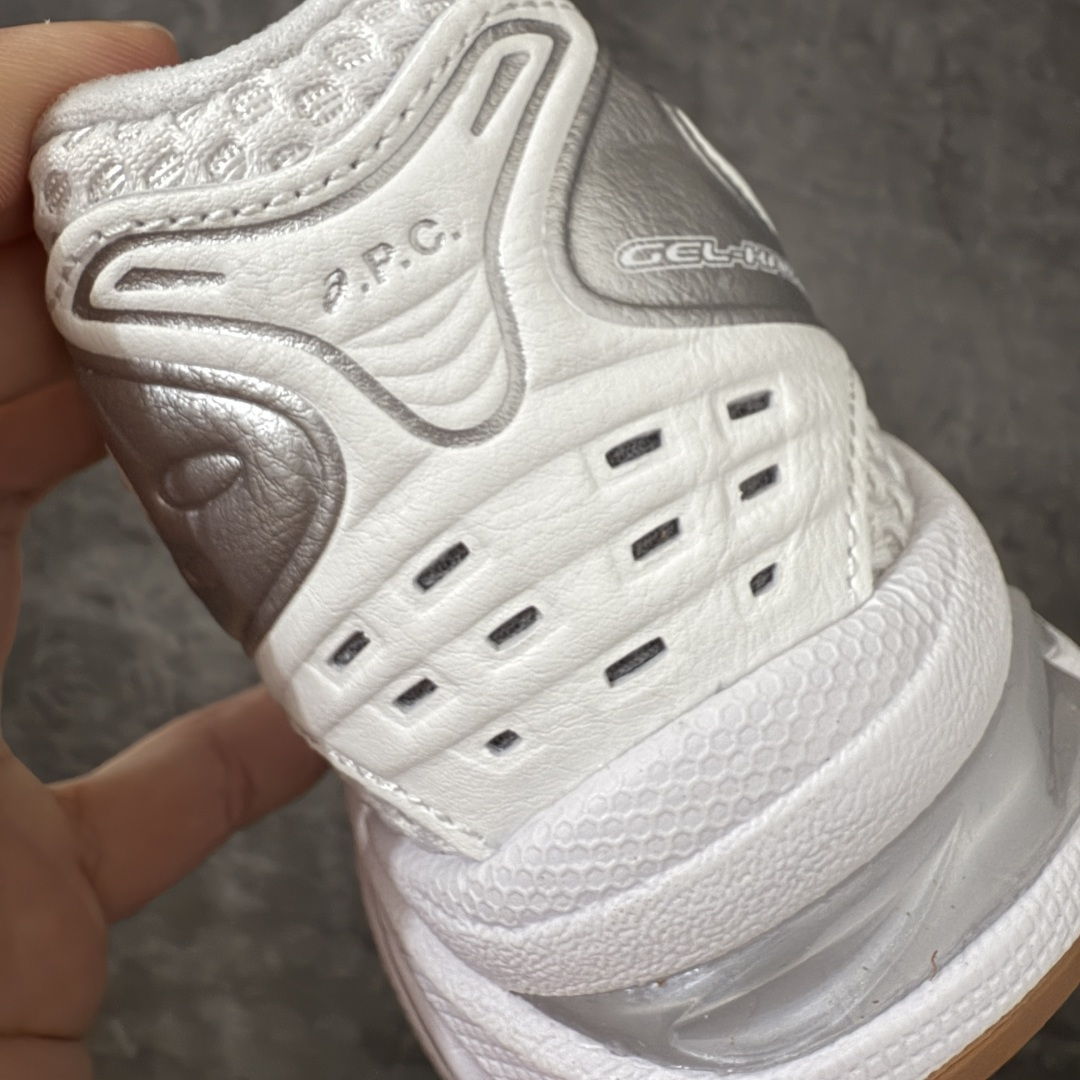 图片[2]-【总裁版】 APC x ASICS Gel-Kayano 14 潮流时尚 舒适百搭防滑耐磨 低帮跑步鞋 男女同款 白色 市场天花板品质 鞋型细节秒杀市场流通版本 知名大厂出品 原版开发 细节完美把控 独家私模五层组合大底 原厂定制缓震硅胶加持 原盒原配 官方四联吊牌 一比一同步原鞋工艺和用料 后跟一样采用了GEL缓震胶 整体系列设计非常的科技感！ 锻炼跑步的同时让你一样时尚百搭！ 设计师 Hidenori Yamashita 以「Flash」一词为灵感，创造出未来感金属色鞋面，改造升级内在性能，由内而外全面革新，为 GEL-KAYANO 家族传承及经典跑鞋文化的延续，创下里程碑式作品。ASICS GEL – KAYANO 14 跑鞋重新诠释了复古的跑步形状，并以其 2000 年代后期的美学理念重新铺装，银色与蓝色的鞋面极为高档.网面铺陈与鞋面、鞋头多处细节位增添了透气性。ASICS GEL – KAYANO 14的鞋后跟部中底上以及多密度耐磨鞋底增加了 GEL 缓震胶，提供高抗冲击性、缓冲性、可保护脚部免受地面冲击的影响，穿着舒适性十足「入手同款」 尺码：36 37 37.5 38 39 39.5 40.5 41.5 42 42.5 43.5 44 45 46-选品中心