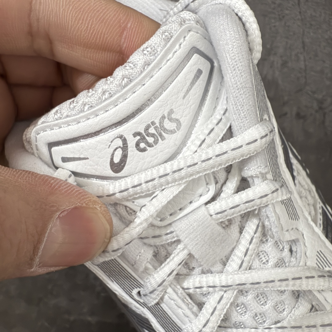 图片[6]-【总裁版】 APC x ASICS Gel-Kayano 14 潮流时尚 舒适百搭防滑耐磨 低帮跑步鞋 男女同款 白色 市场天花板品质 鞋型细节秒杀市场流通版本 知名大厂出品 原版开发 细节完美把控 独家私模五层组合大底 原厂定制缓震硅胶加持 原盒原配 官方四联吊牌 一比一同步原鞋工艺和用料 后跟一样采用了GEL缓震胶 整体系列设计非常的科技感！ 锻炼跑步的同时让你一样时尚百搭！ 设计师 Hidenori Yamashita 以「Flash」一词为灵感，创造出未来感金属色鞋面，改造升级内在性能，由内而外全面革新，为 GEL-KAYANO 家族传承及经典跑鞋文化的延续，创下里程碑式作品。ASICS GEL – KAYANO 14 跑鞋重新诠释了复古的跑步形状，并以其 2000 年代后期的美学理念重新铺装，银色与蓝色的鞋面极为高档.网面铺陈与鞋面、鞋头多处细节位增添了透气性。ASICS GEL – KAYANO 14的鞋后跟部中底上以及多密度耐磨鞋底增加了 GEL 缓震胶，提供高抗冲击性、缓冲性、可保护脚部免受地面冲击的影响，穿着舒适性十足「入手同款」 尺码：36 37 37.5 38 39 39.5 40.5 41.5 42 42.5 43.5 44 45 46-选品中心